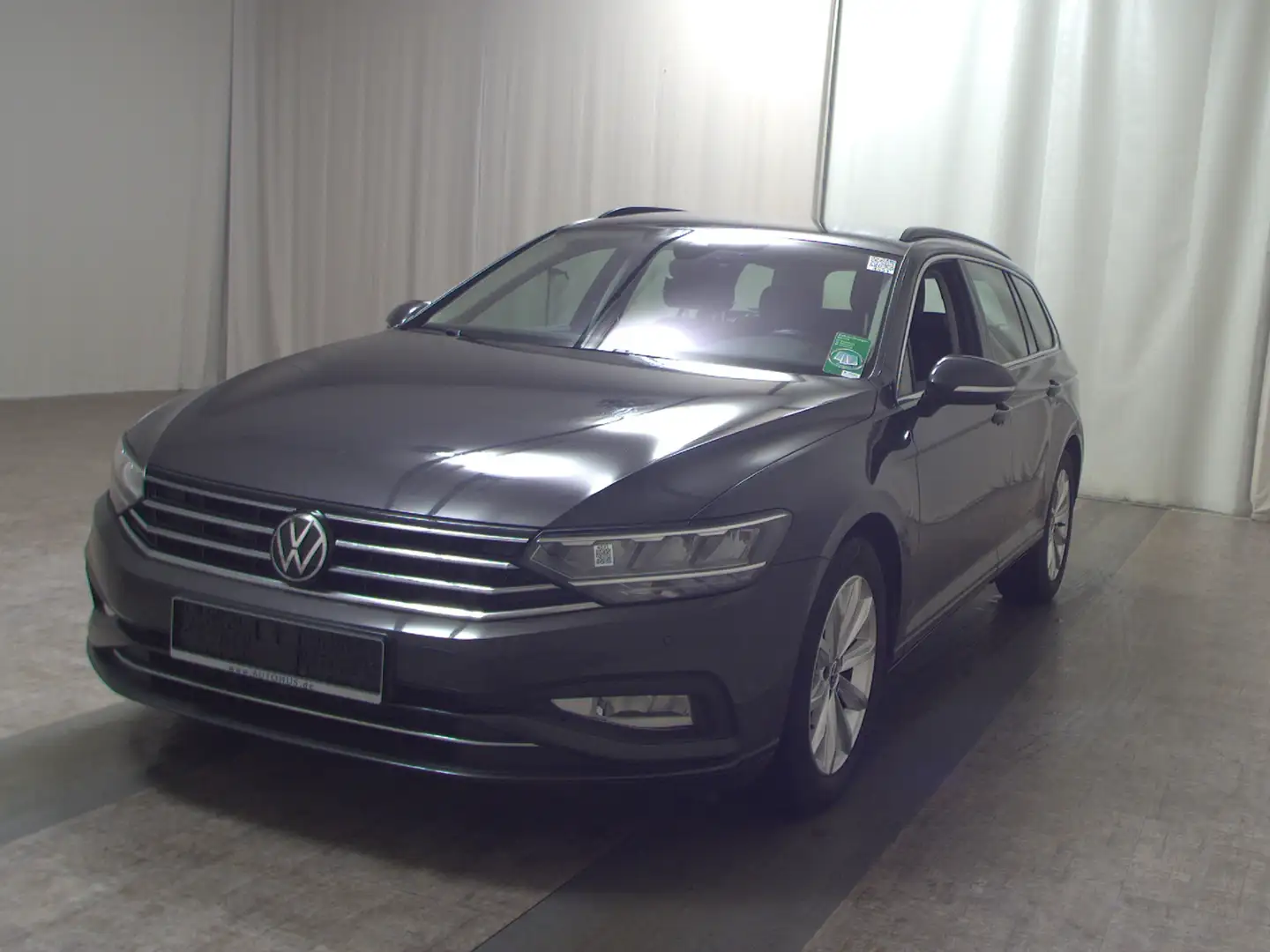 Volkswagen Passat Var. 1.5 TSI Business Nav LED AID RFK AHK Grau - 2
