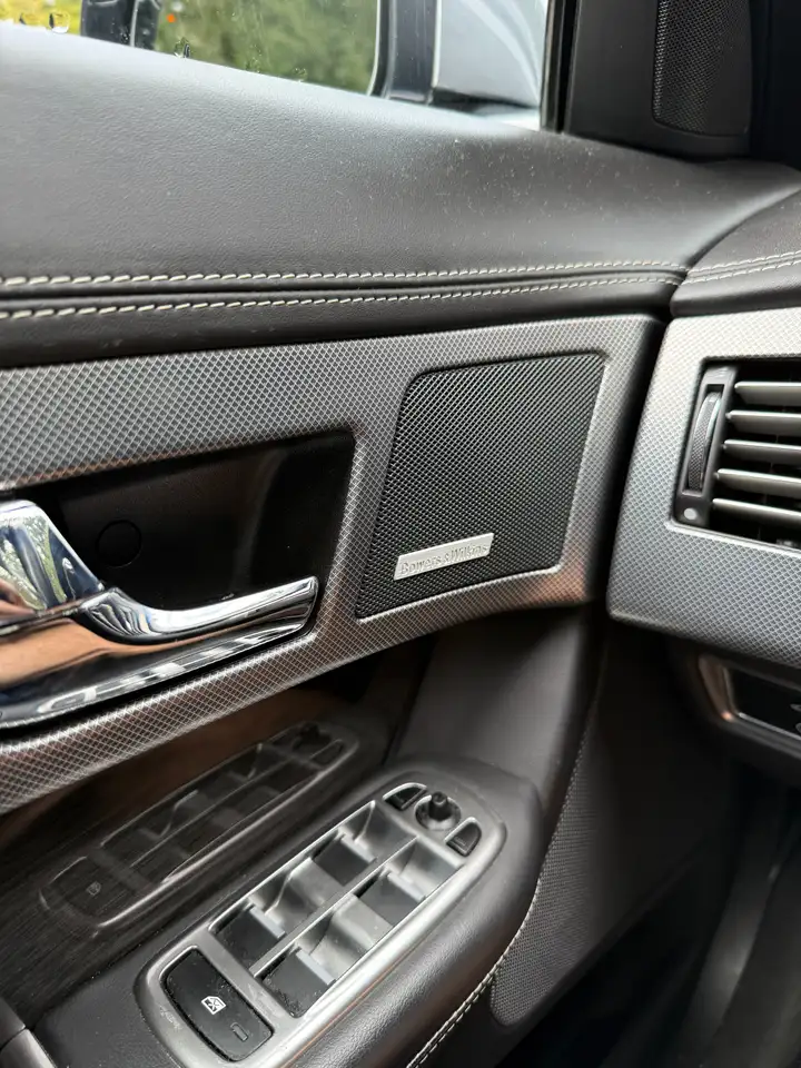 Jaguar XF снимка Jaguar XF