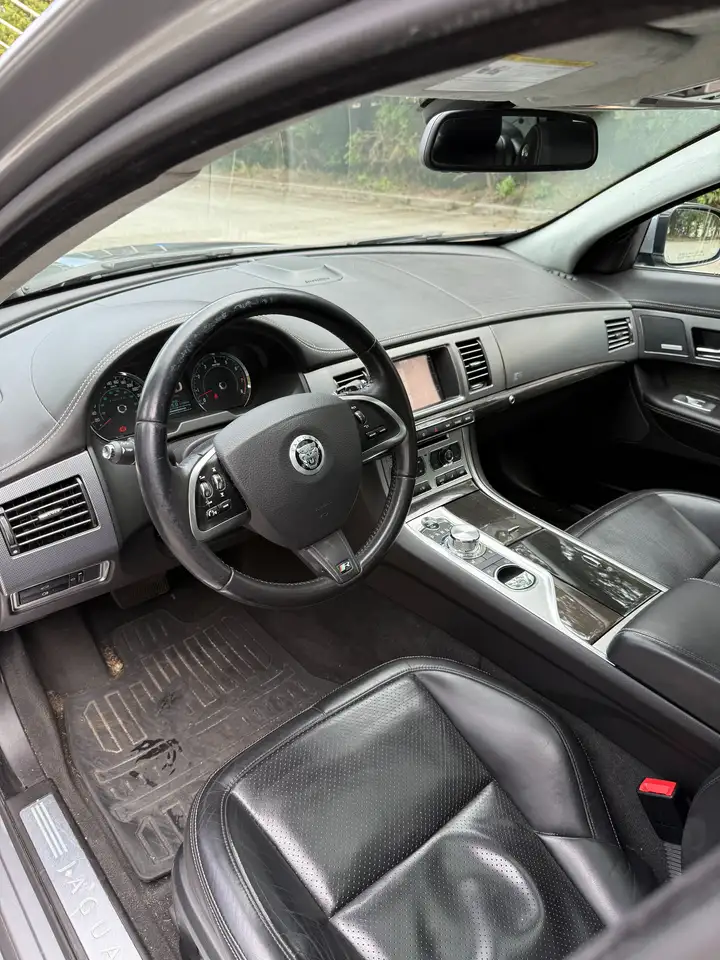 Jaguar XF снимка Jaguar XF