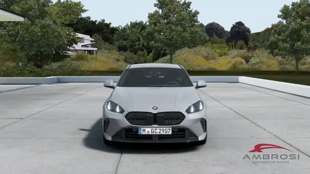 BMW 1 Series view 4