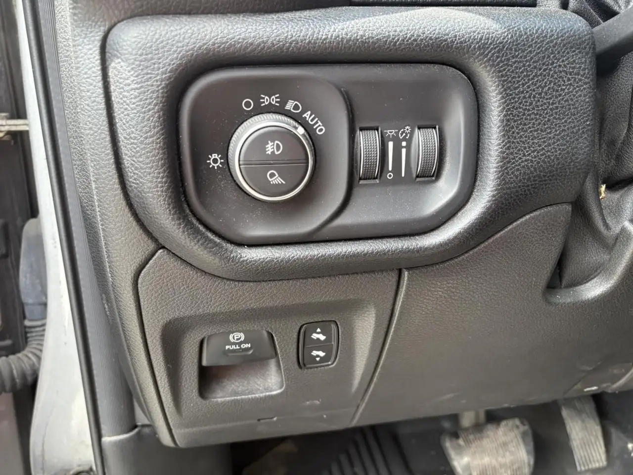 RAM 1500 снимка RAM 1500