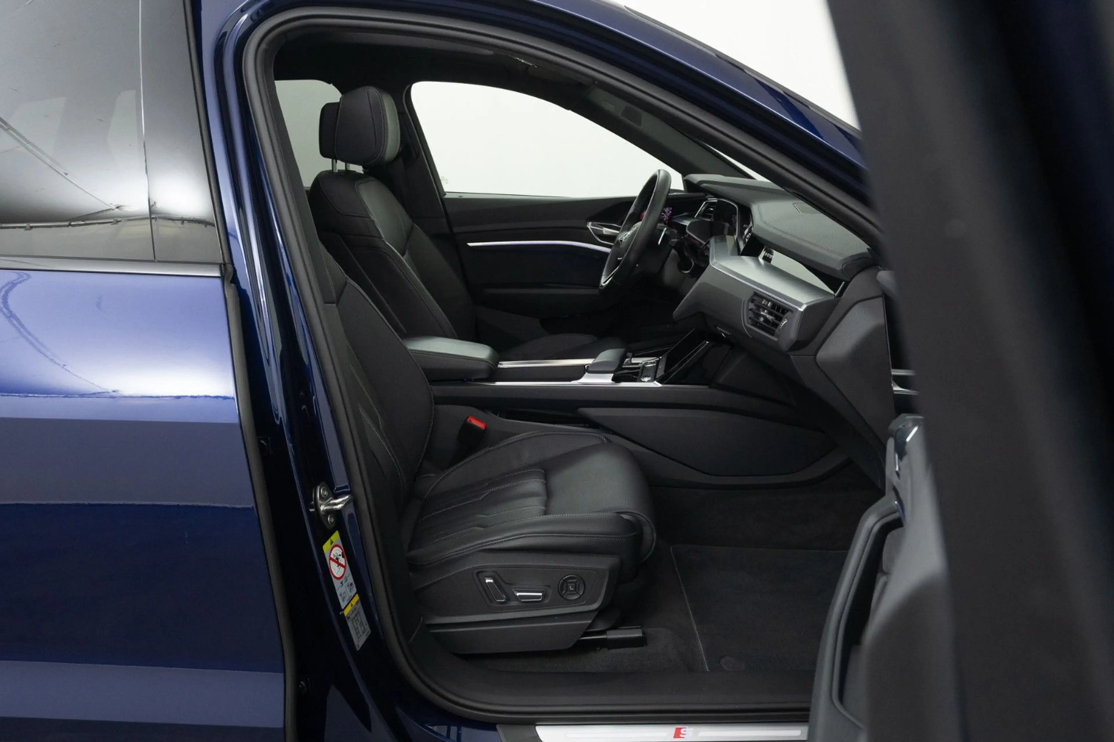 Audi e-tron 55 quattro advanced — photo 15