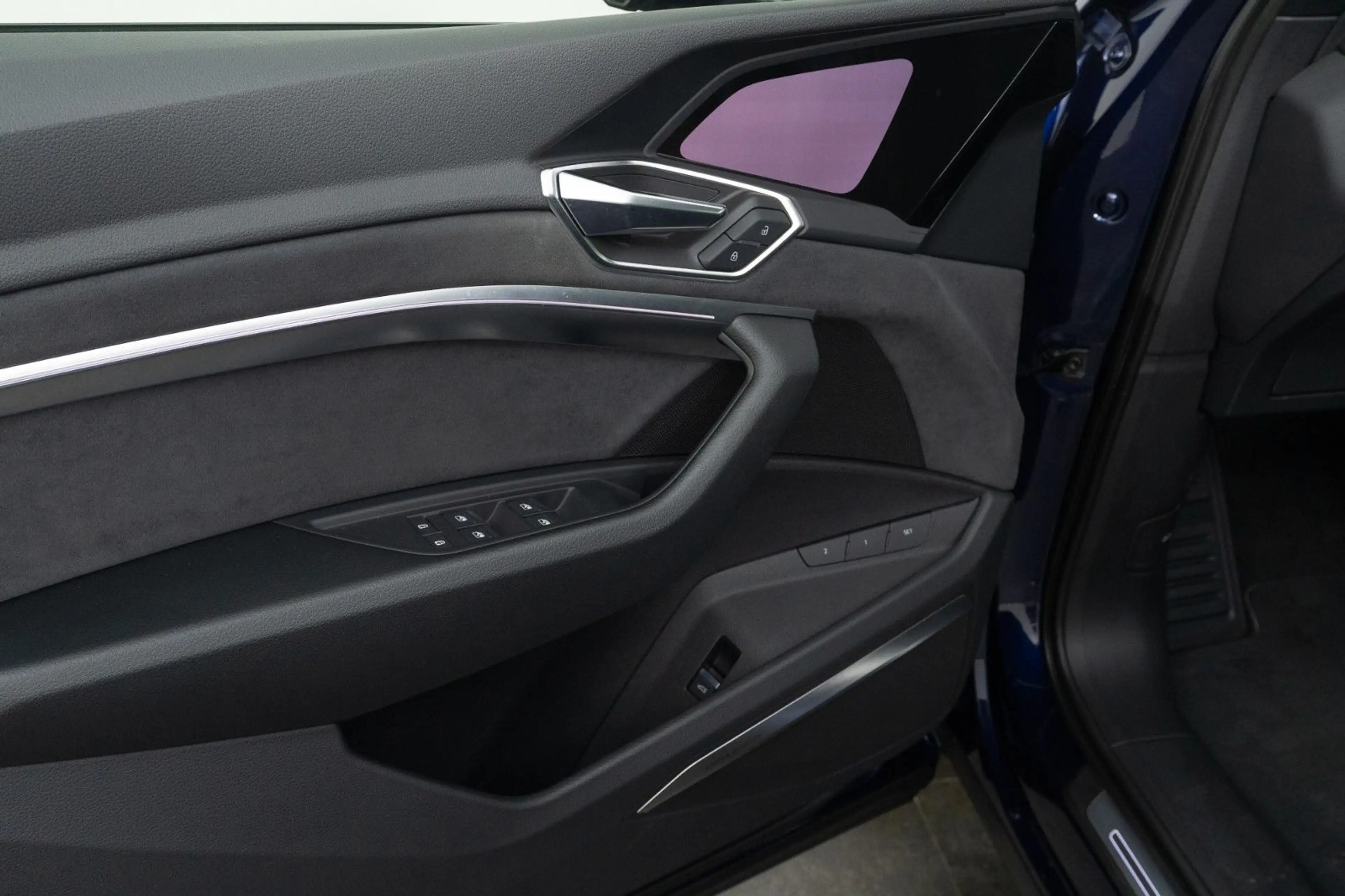 Audi e-tron 55 quattro advanced — photo 11