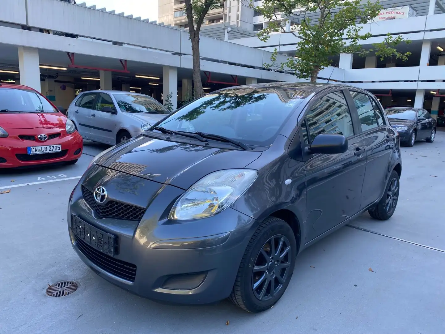 Toyota Yaris 1,0 Klima Alufelgen Euro 5 tel.01708044052 Grau - 1
