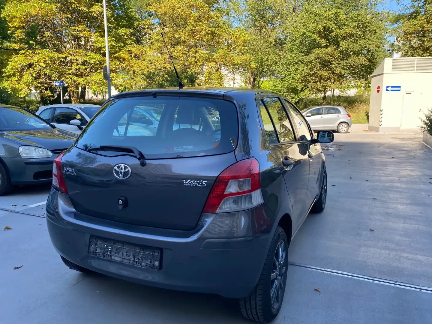 Toyota Yaris 1,0 Klima Alufelgen Euro 5 tel.01708044052 Grau - 2