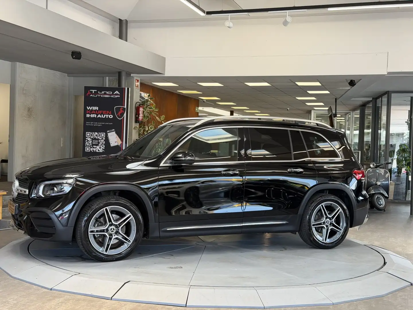 Mercedes-Benz GLB 200 d 4 Matic AMG-Line *AHK*Ambiente*Kamera Schwarz - 2