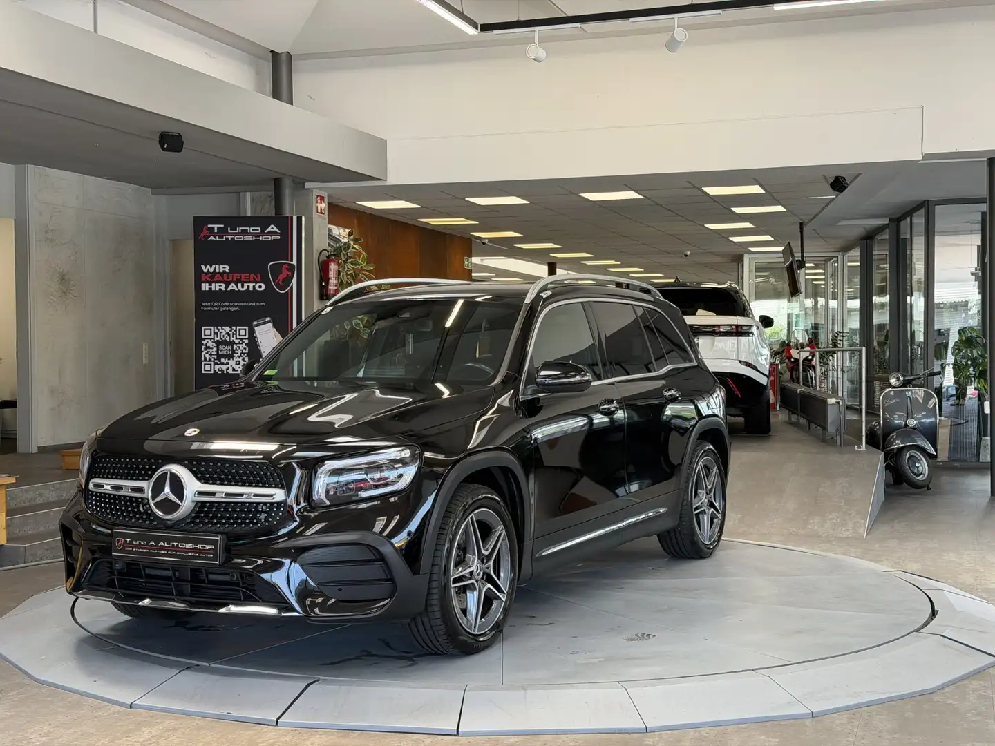 Mercedes-Benz GLB 200 d 4 Matic AMG-Line *AHK*Ambiente*Kamera Schwarz - 1