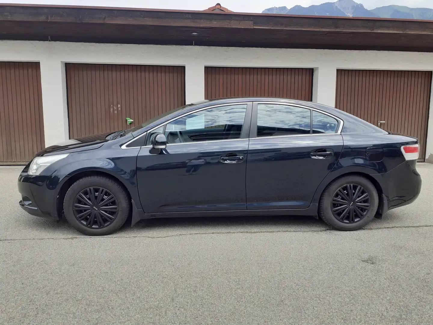 Toyota Avensis Avensis 1.8 Executive Синий - 2
