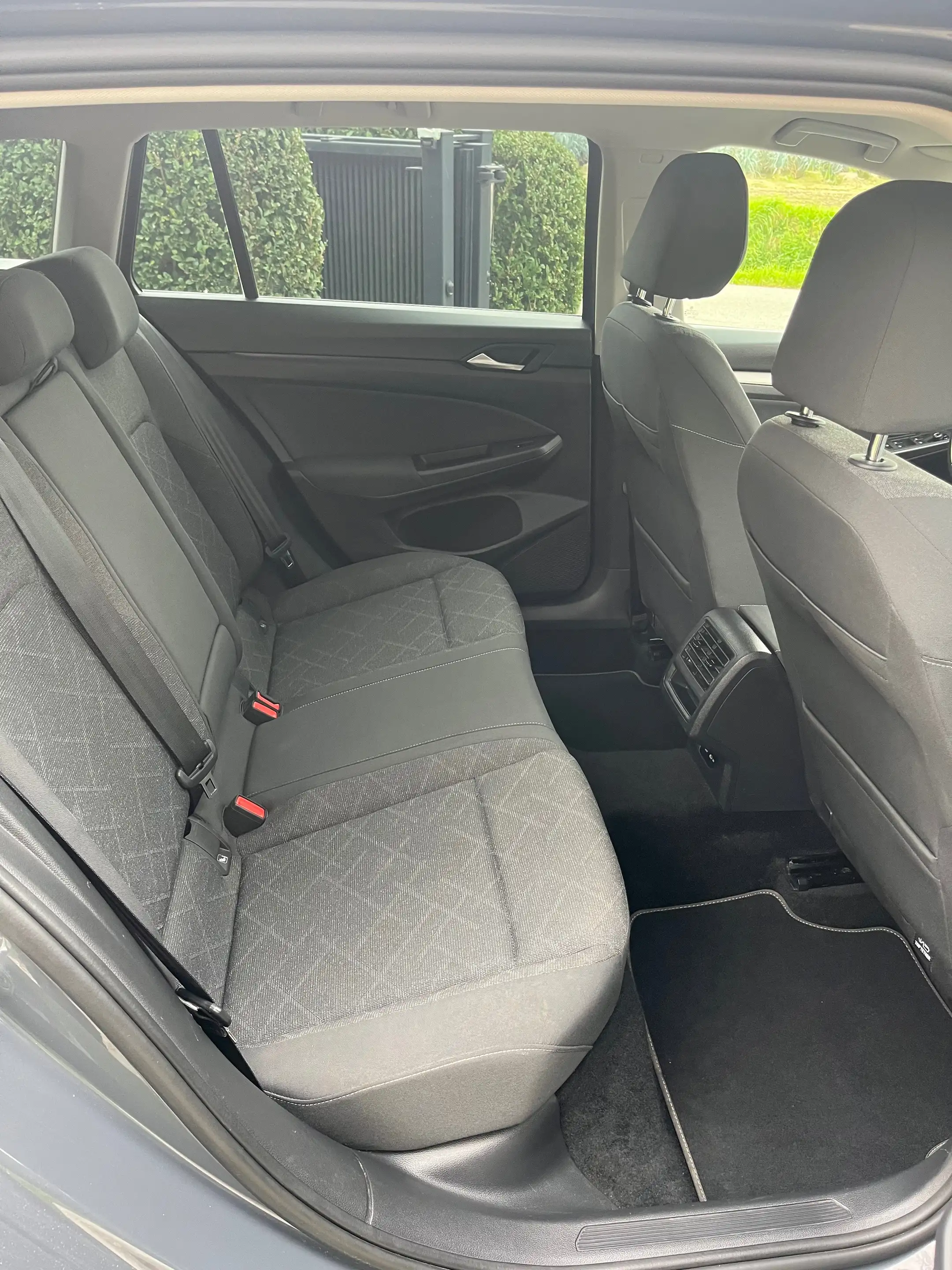 Volkswagen Golf Variant SW 1.0 eTSI Life OPF DSG/1eigenr/78600km/Carplay/Pdc/ACC/Clima/Led... — photo 9
