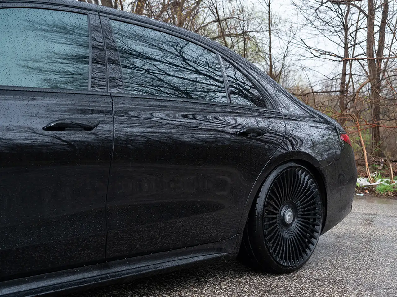Mercedes-Benz S-Class снимка Mercedes-Benz S-Class