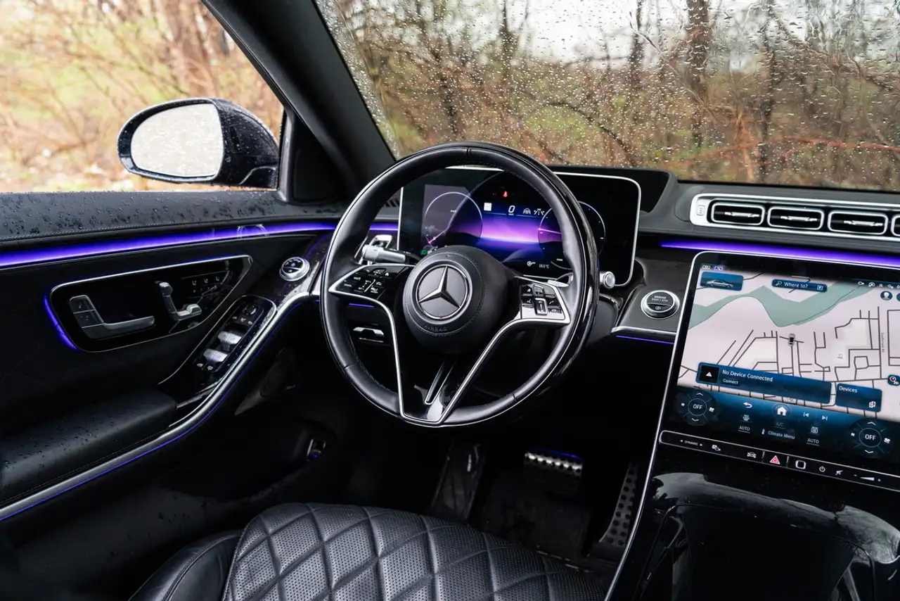 Mercedes-Benz S-Class снимка Mercedes-Benz S-Class