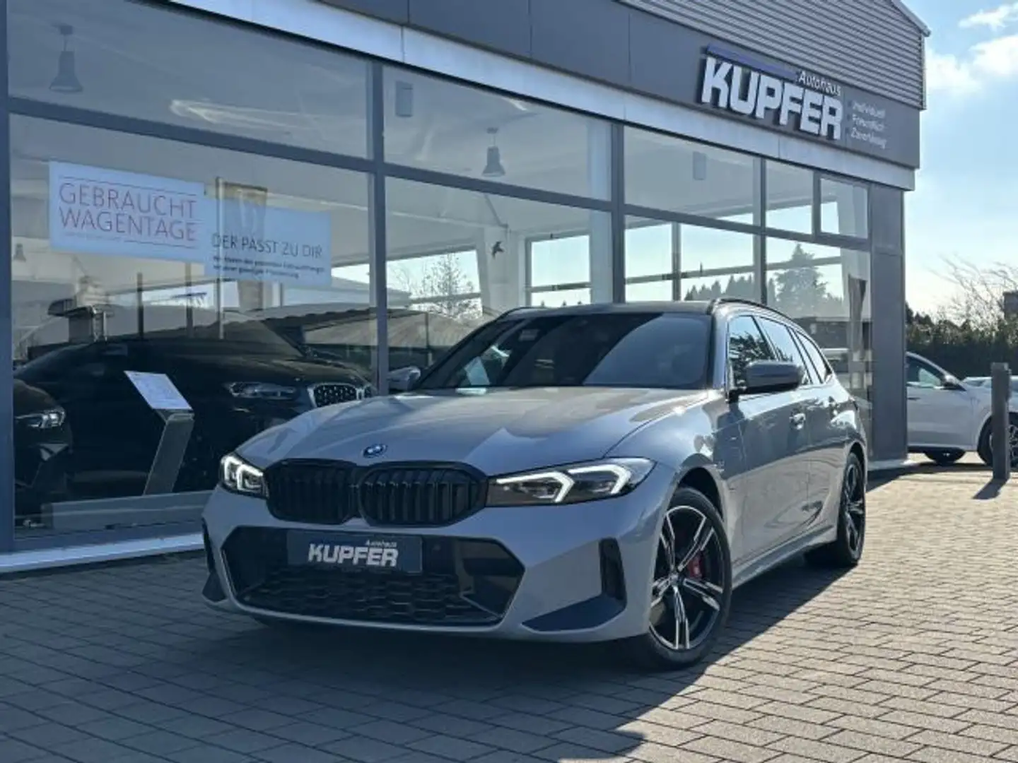 BMW 330 e Touring M Sportpaket PRO°AdLED°rote Bremse Grijs - 1