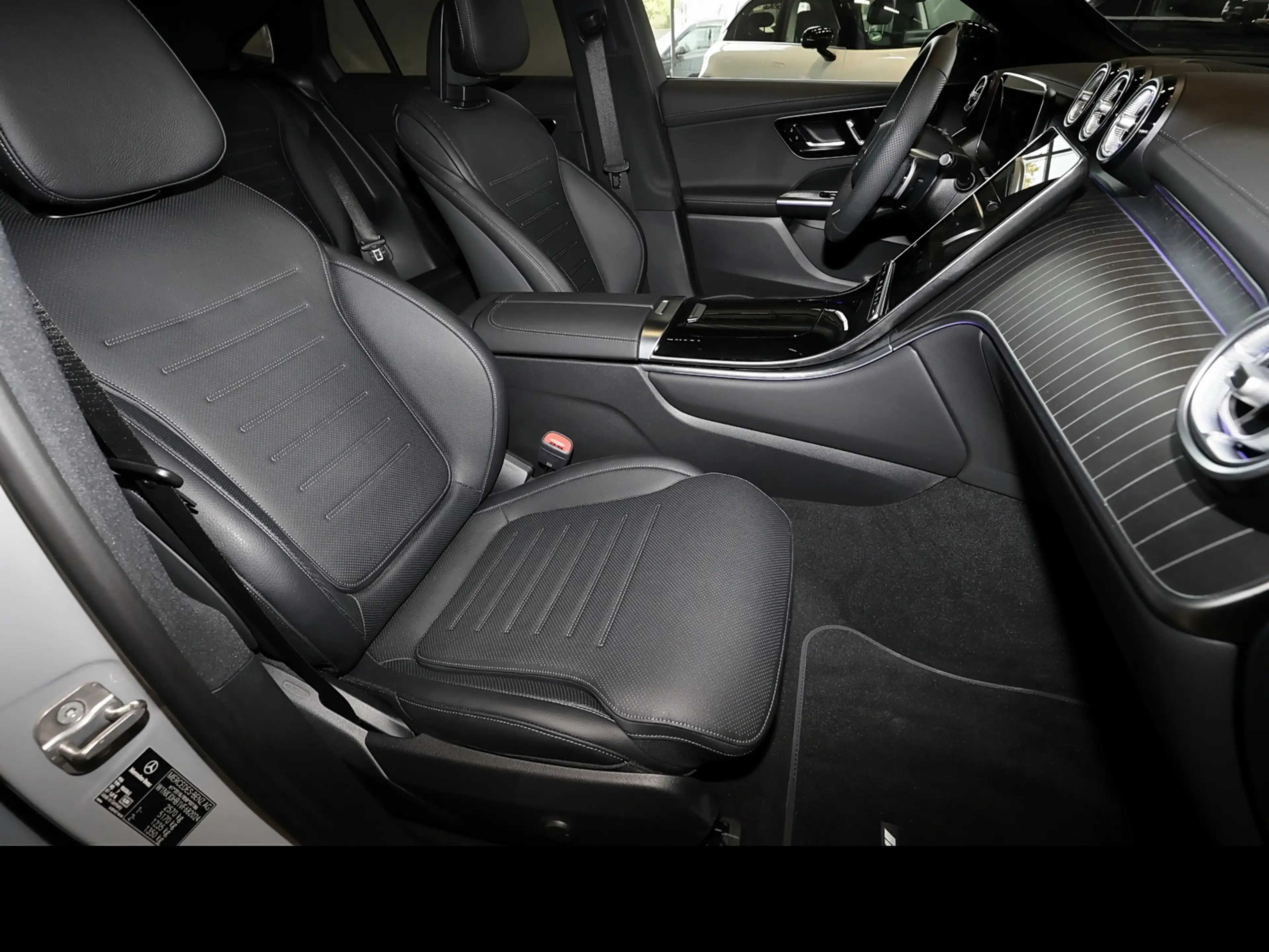 Mercedes-Benz GLC 300 d 4M Coupé AMG MBUX+360°+DI-LED+Pano+AHK — photo 4
