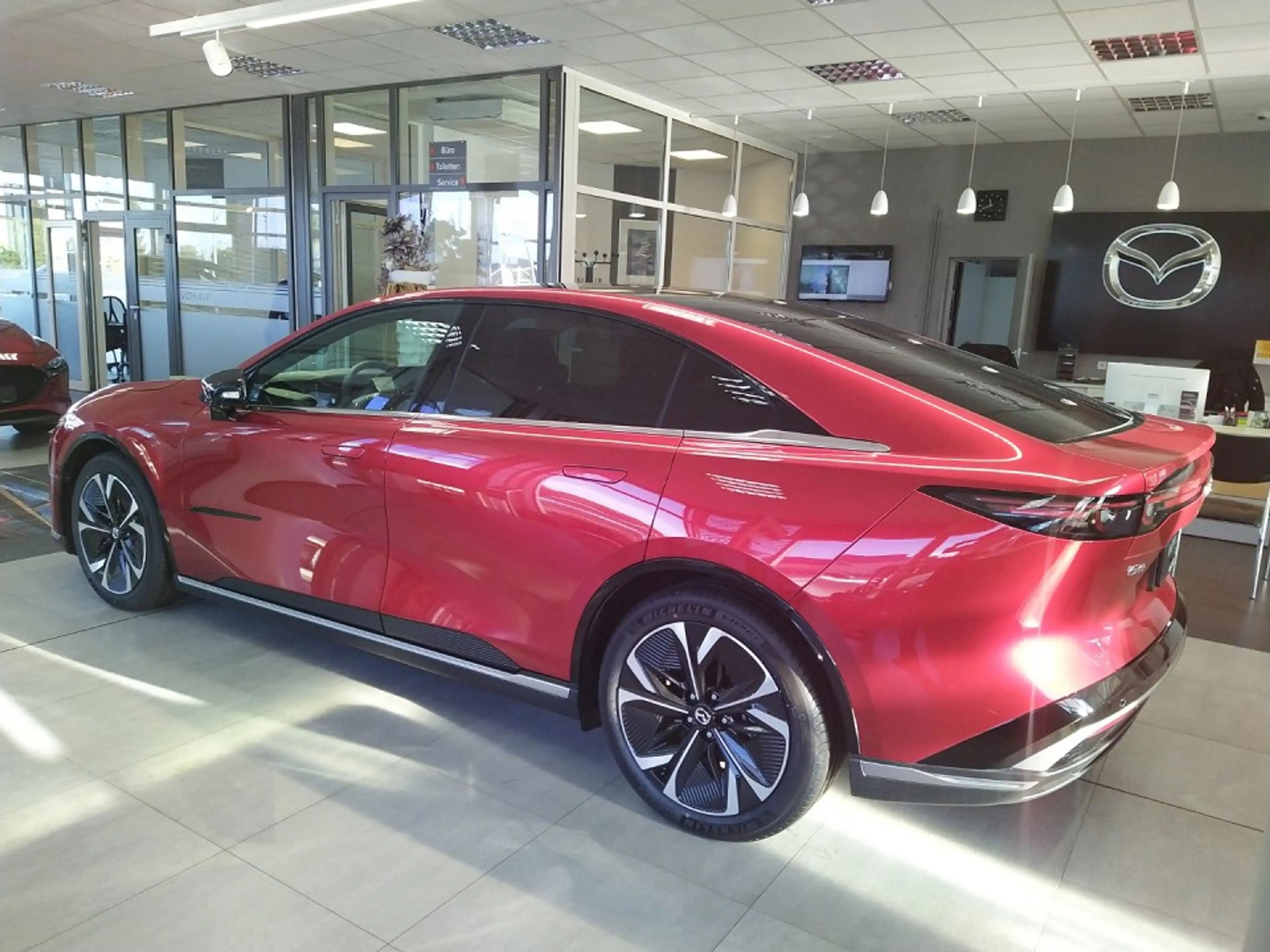 Mazda 6e 5HB EV 258ps 1AT RWD Takumi — photo 2