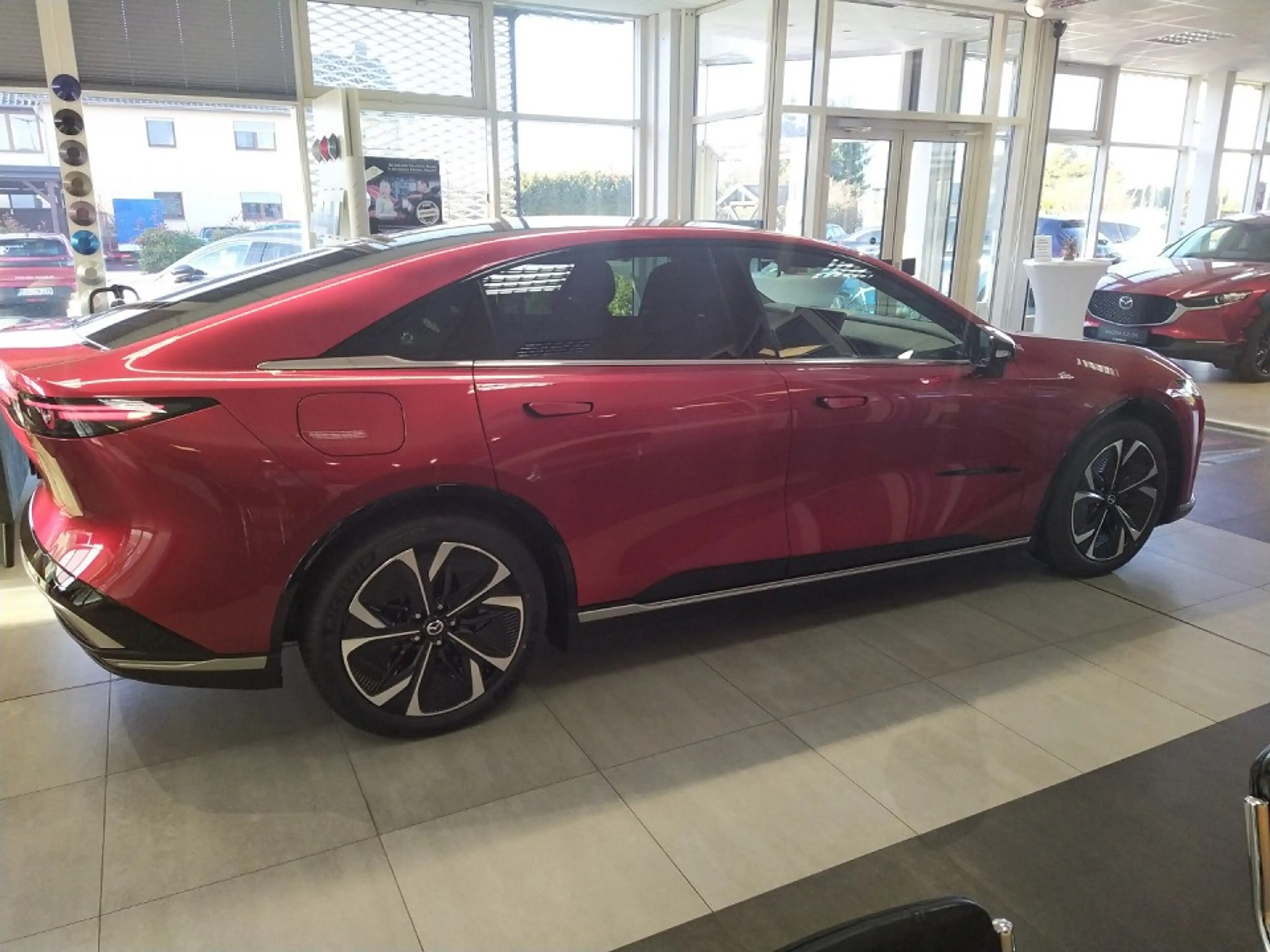 Mazda 6e 5HB EV 258ps 1AT RWD Takumi — photo 4