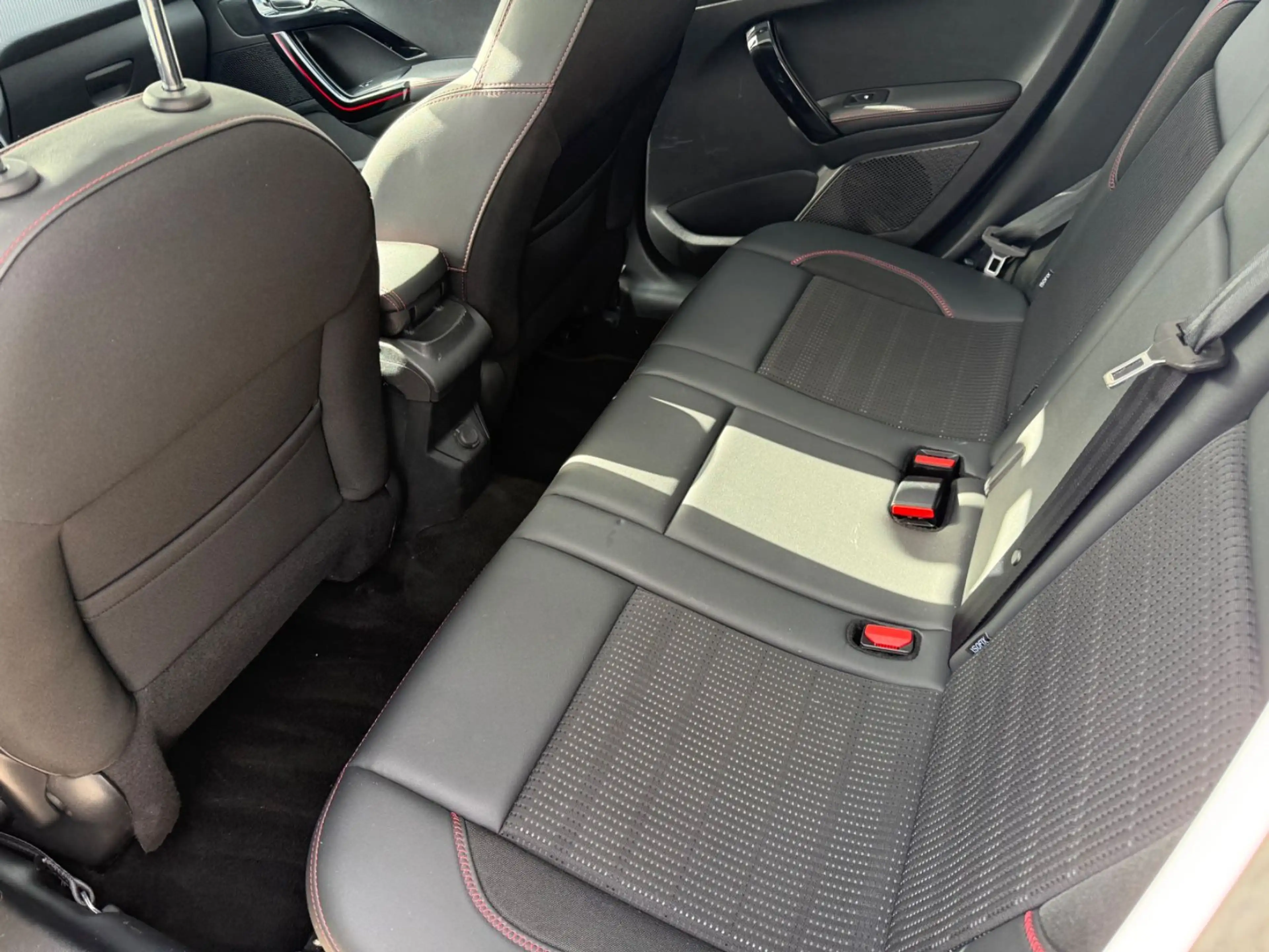 Peugeot 2008 GT-LINE +BC+SITZHEIZUNG+MFL+USB+KAMERA+ — photo 7