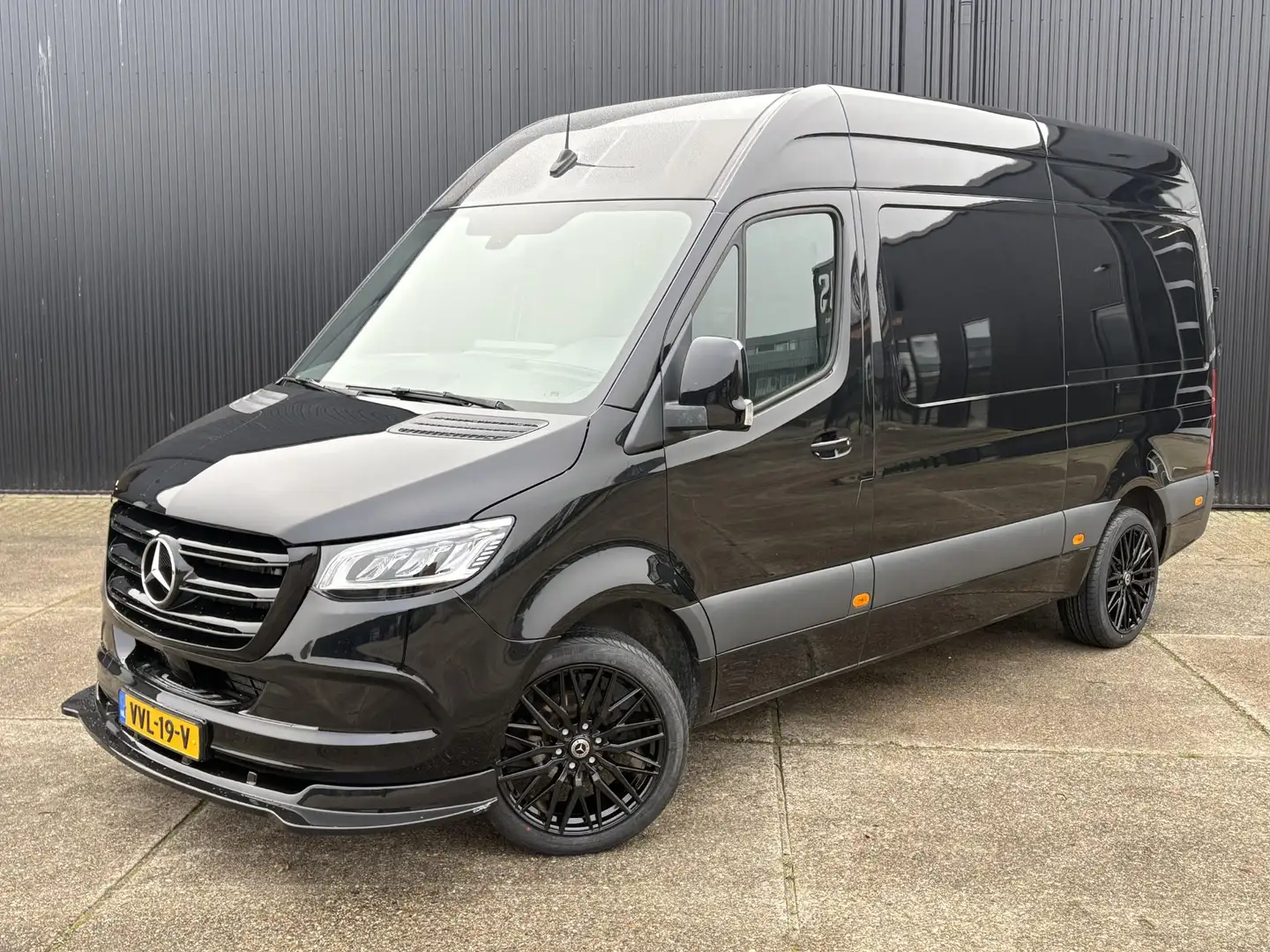 Mercedes-Benz Sprinter 317 L2H2 RWD | LED | Stoel gasgeveerd | 3.5 Ton | Zwart - 2