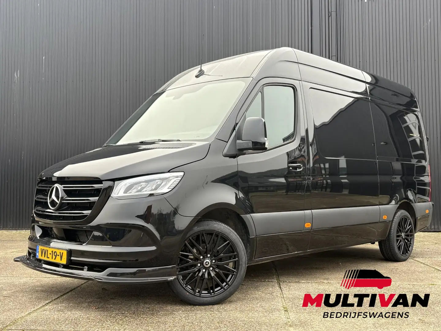 Mercedes-Benz Sprinter 317 L2H2 RWD | LED | Stoel gasgeveerd | 3.5 Ton | Zwart - 1