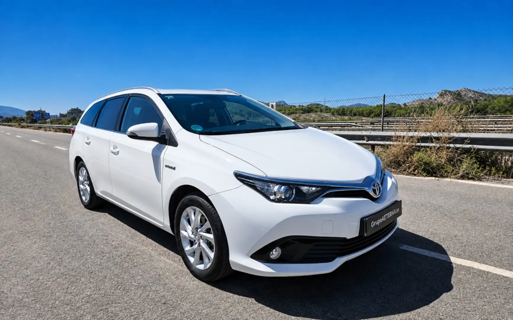 Toyota Auris TS hybrid 140H Active Business Plus Blanco - 1
