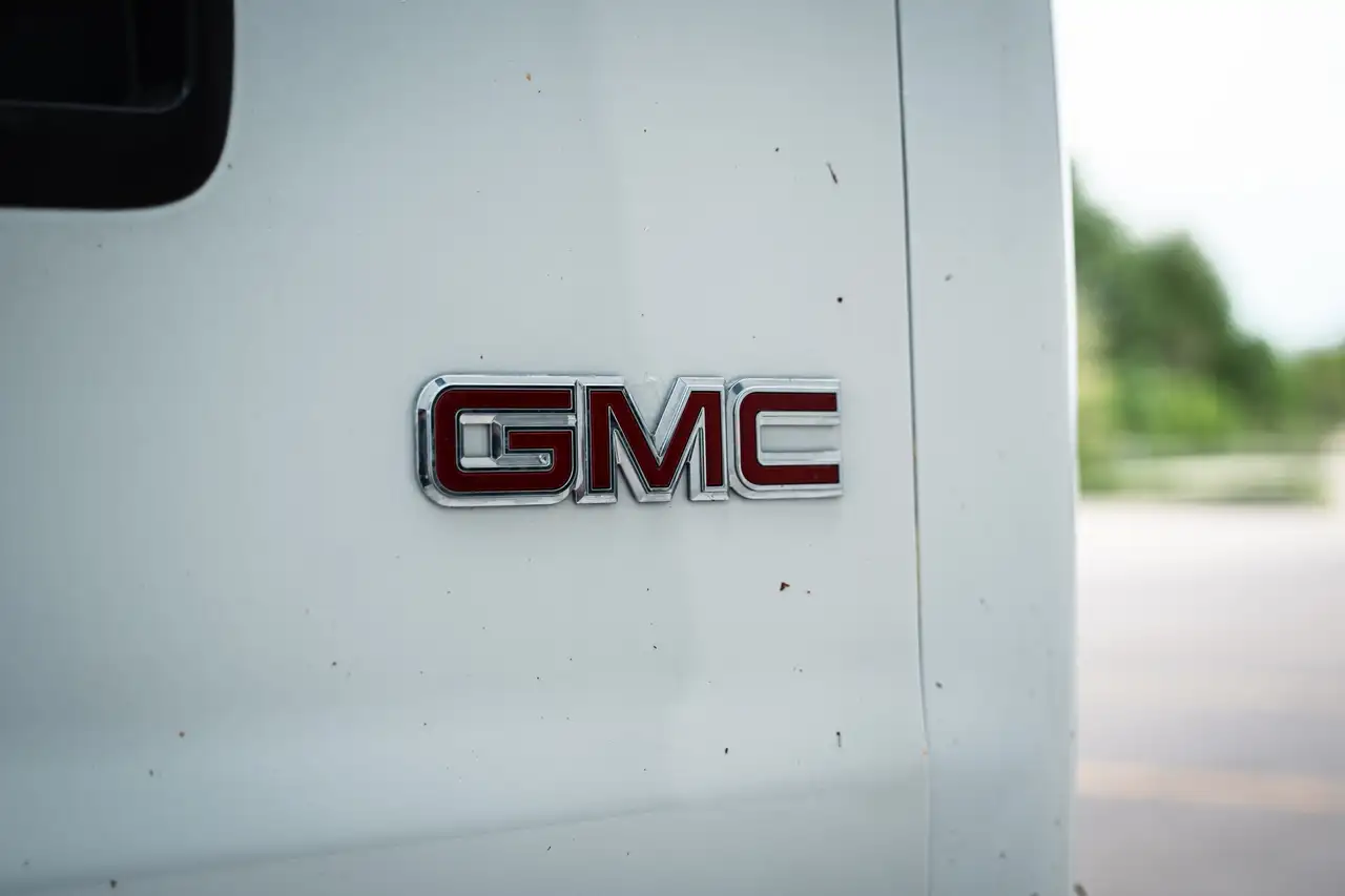 GMC Savana снимка GMC Savana