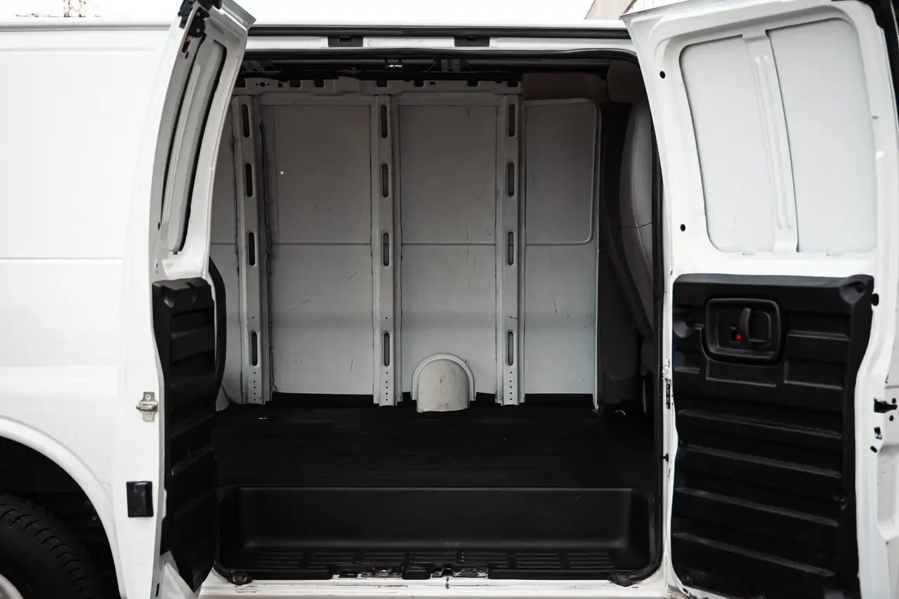 GMC Savana снимка GMC Savana
