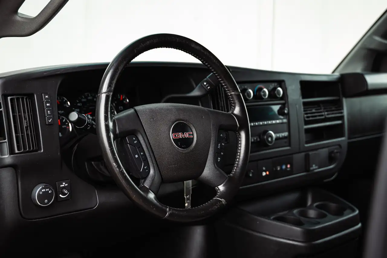 GMC Savana снимка GMC Savana