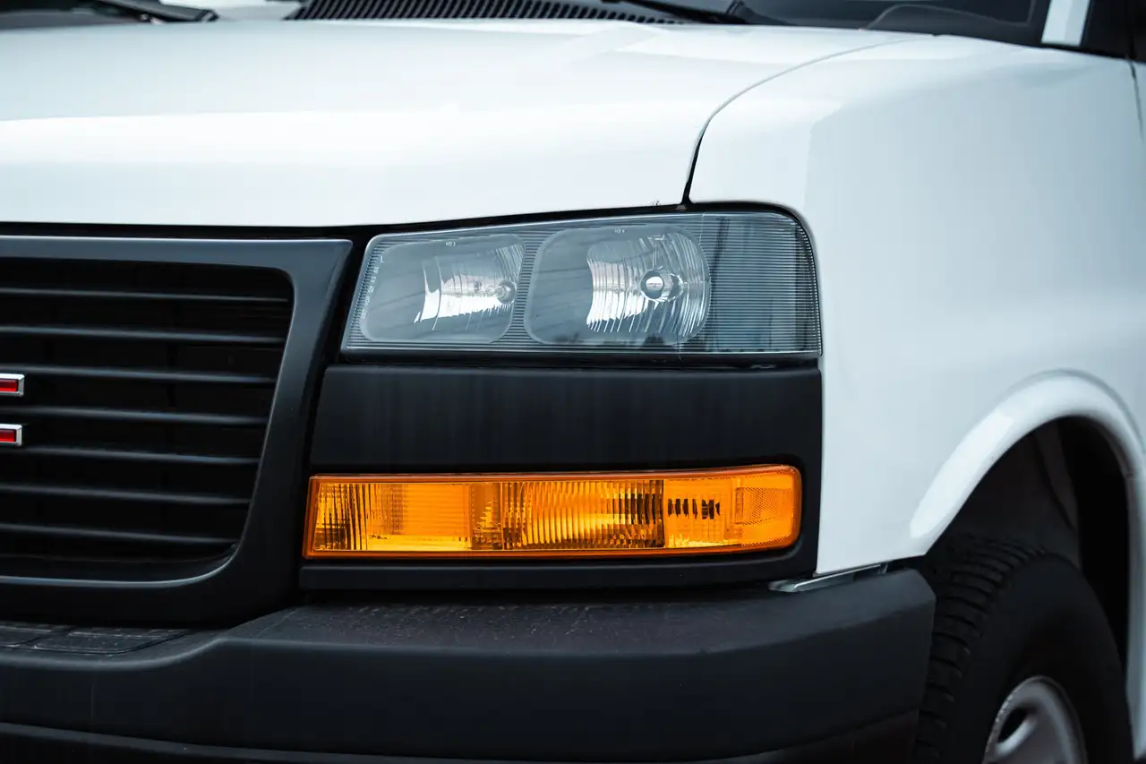 GMC Savana снимка GMC Savana