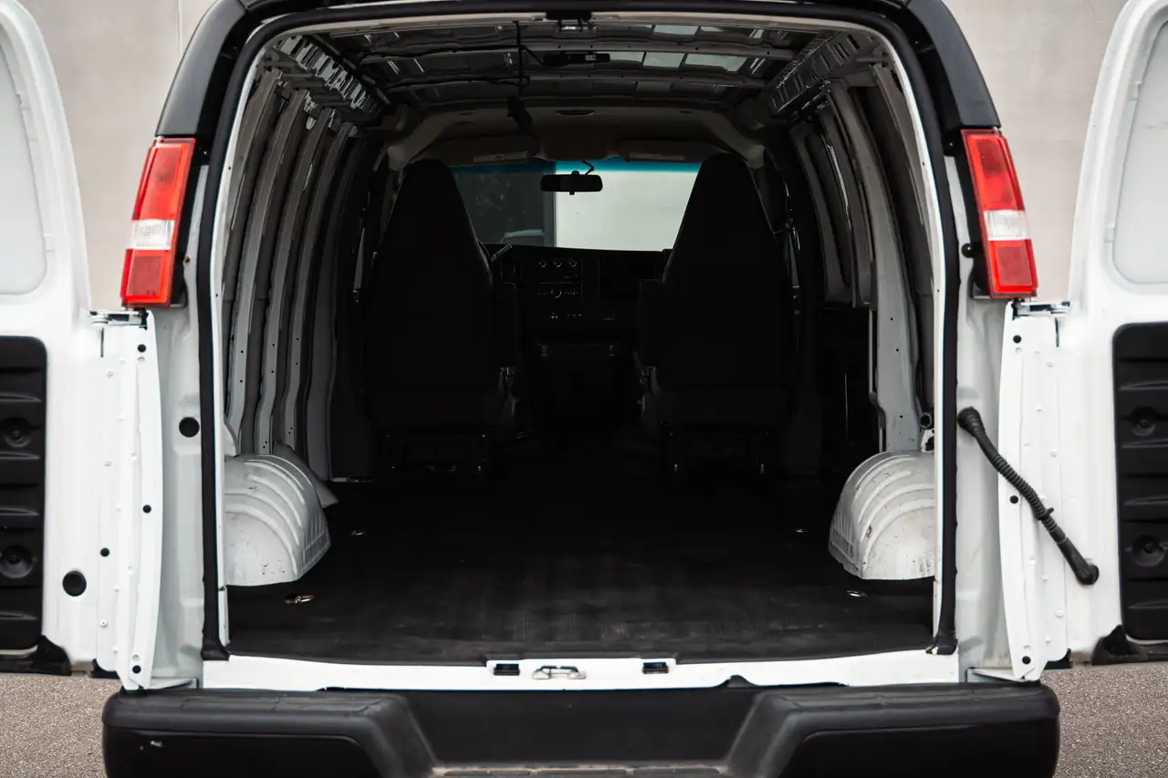 GMC Savana снимка GMC Savana