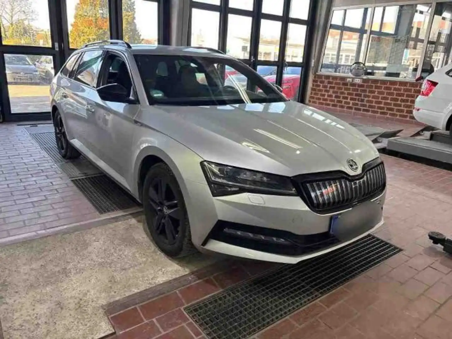 Skoda Superb Combi iV SPORTLINE LM19 AHK STANDHZ eSITZ Silber - 2