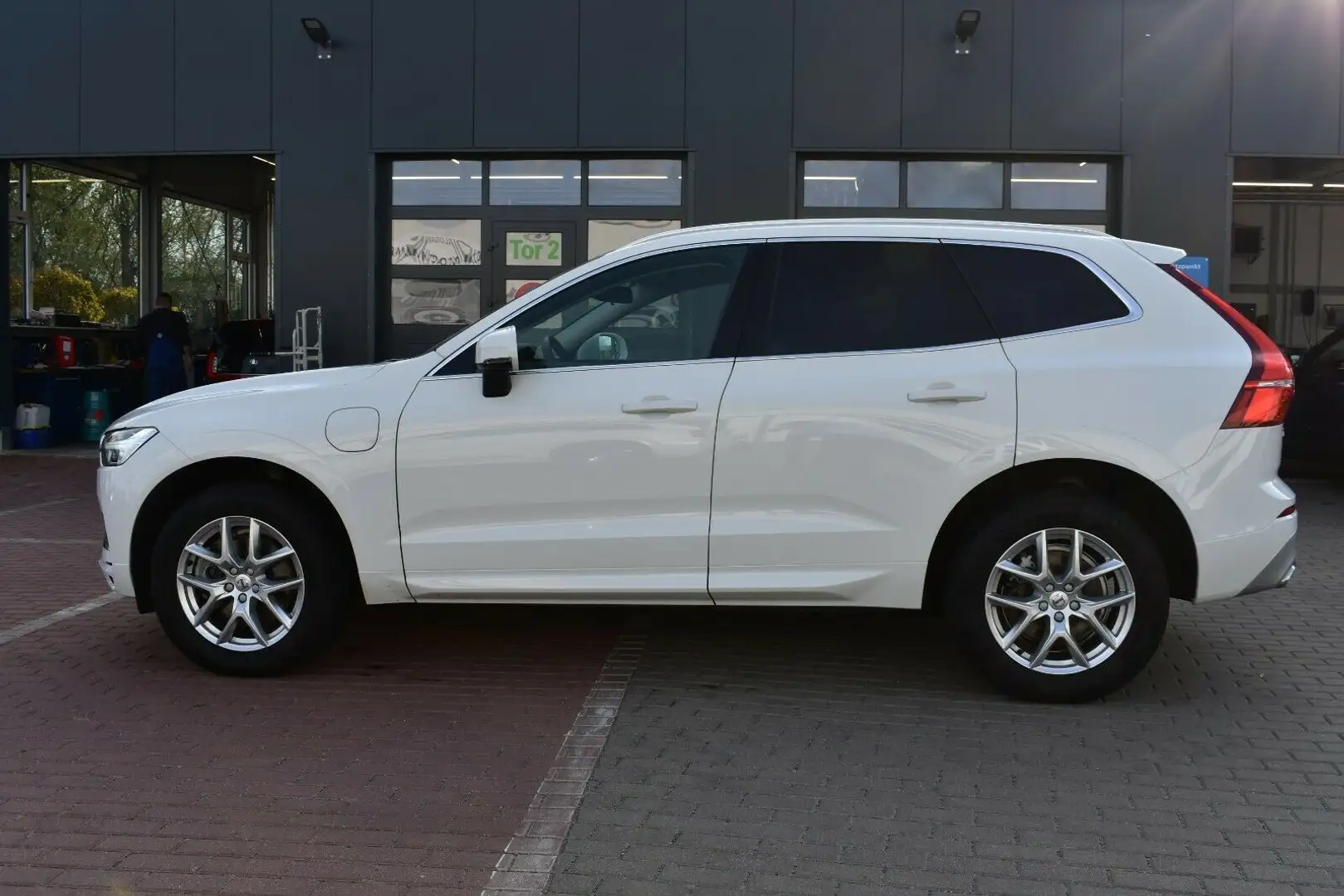 Volvo XC60 T8 Twin Engine AWD Momentum*PANO*LUFT*STHZG Wit - 2