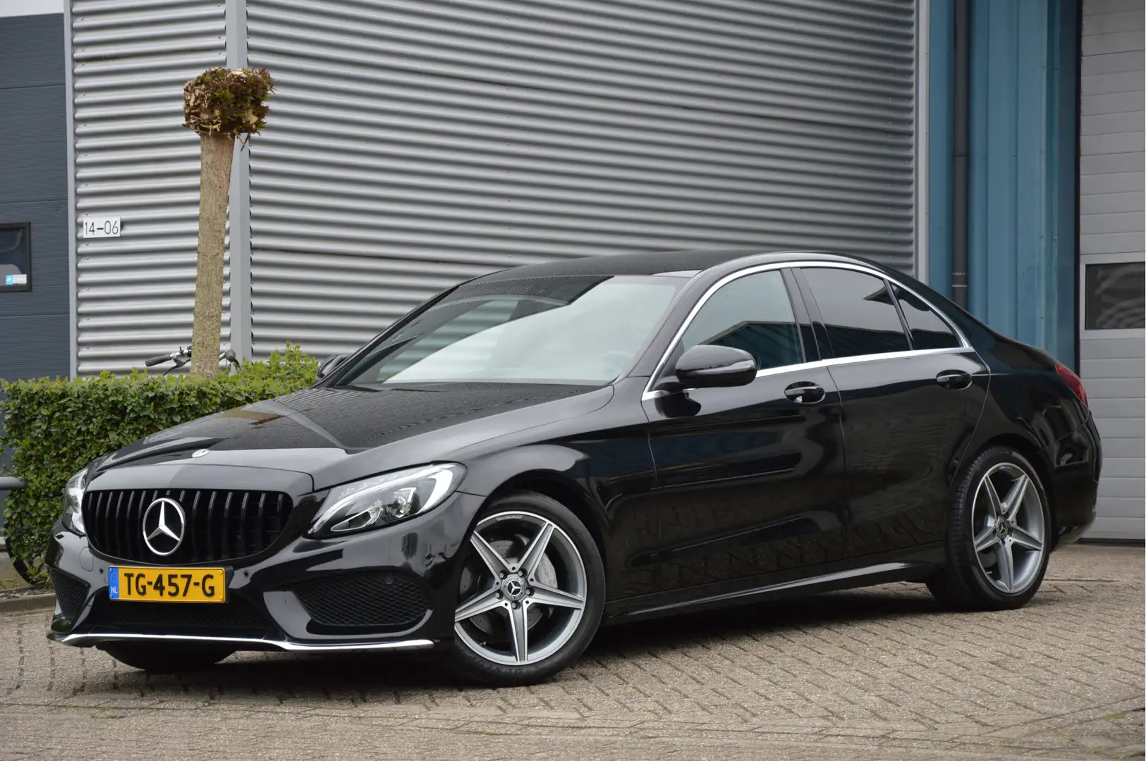 Mercedes-Benz C 180 AMG-LINE | LED | LEDER | CAMERA | ALARM | STOELVER Noir - 1
