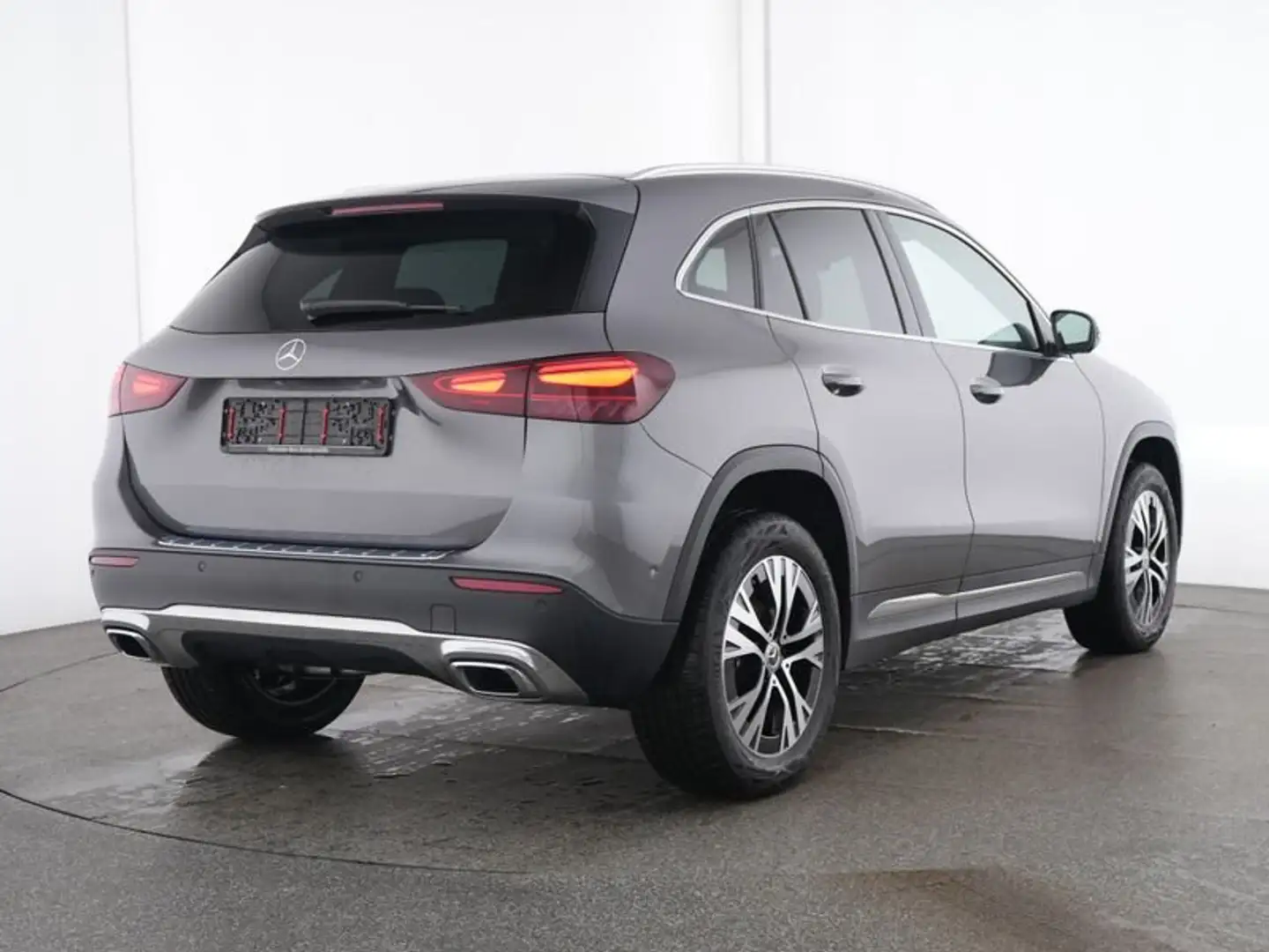 Mercedes-Benz GLA 180 GLA 180 Progressive+360 Kamera+Totw.+Distronic+ Grau - 2