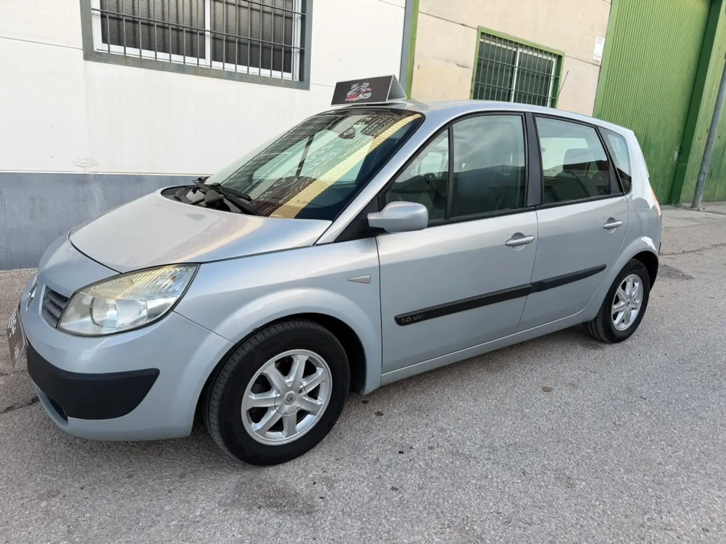 Renault RENAULT Mégane Scénic Monovolumen  Manual de 5 P Gris - 1
