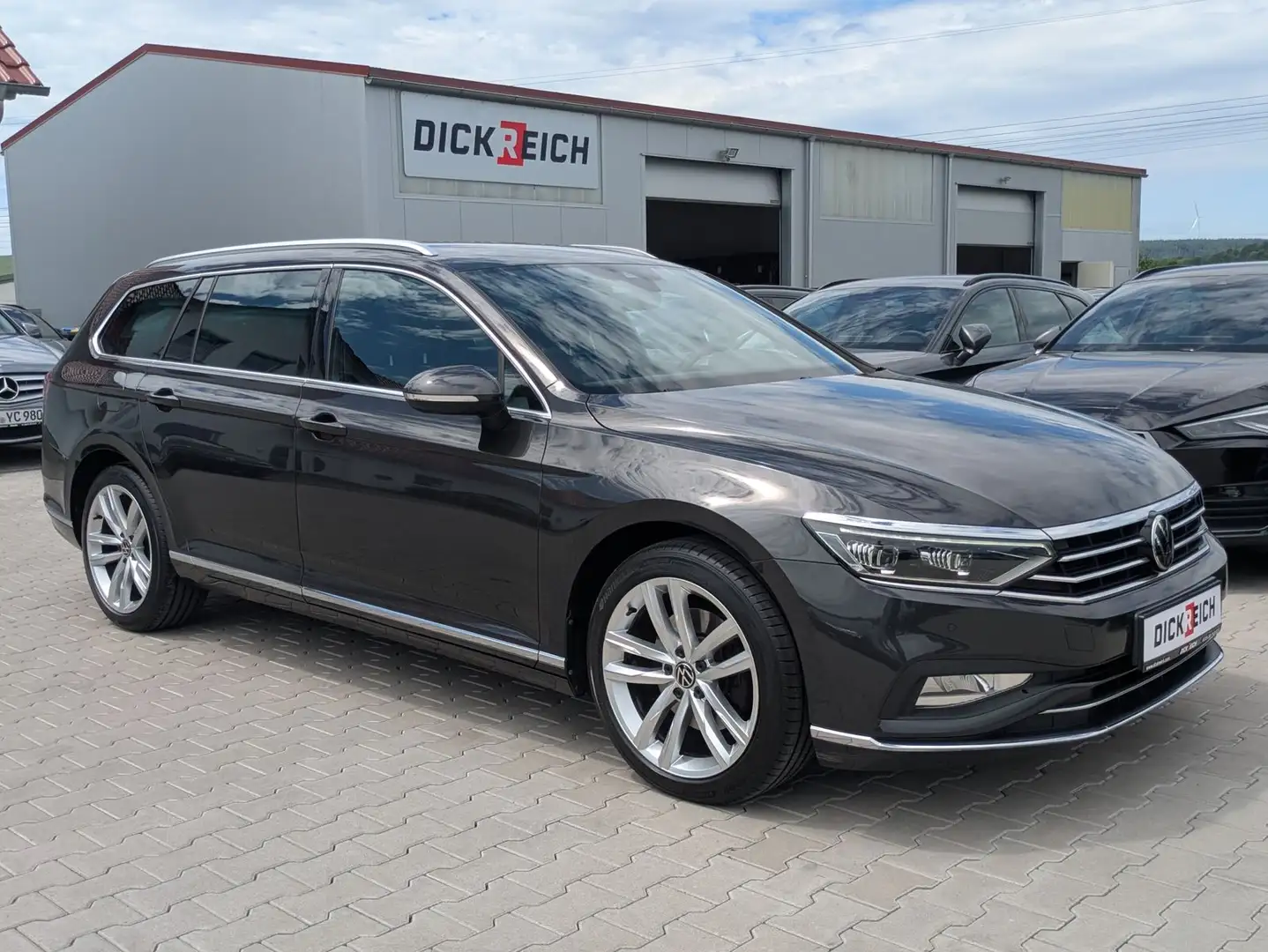 Volkswagen Passat 2.0 TDI Elegance AHK*ACC*MATRIX*MASSAGE Grijs - 1