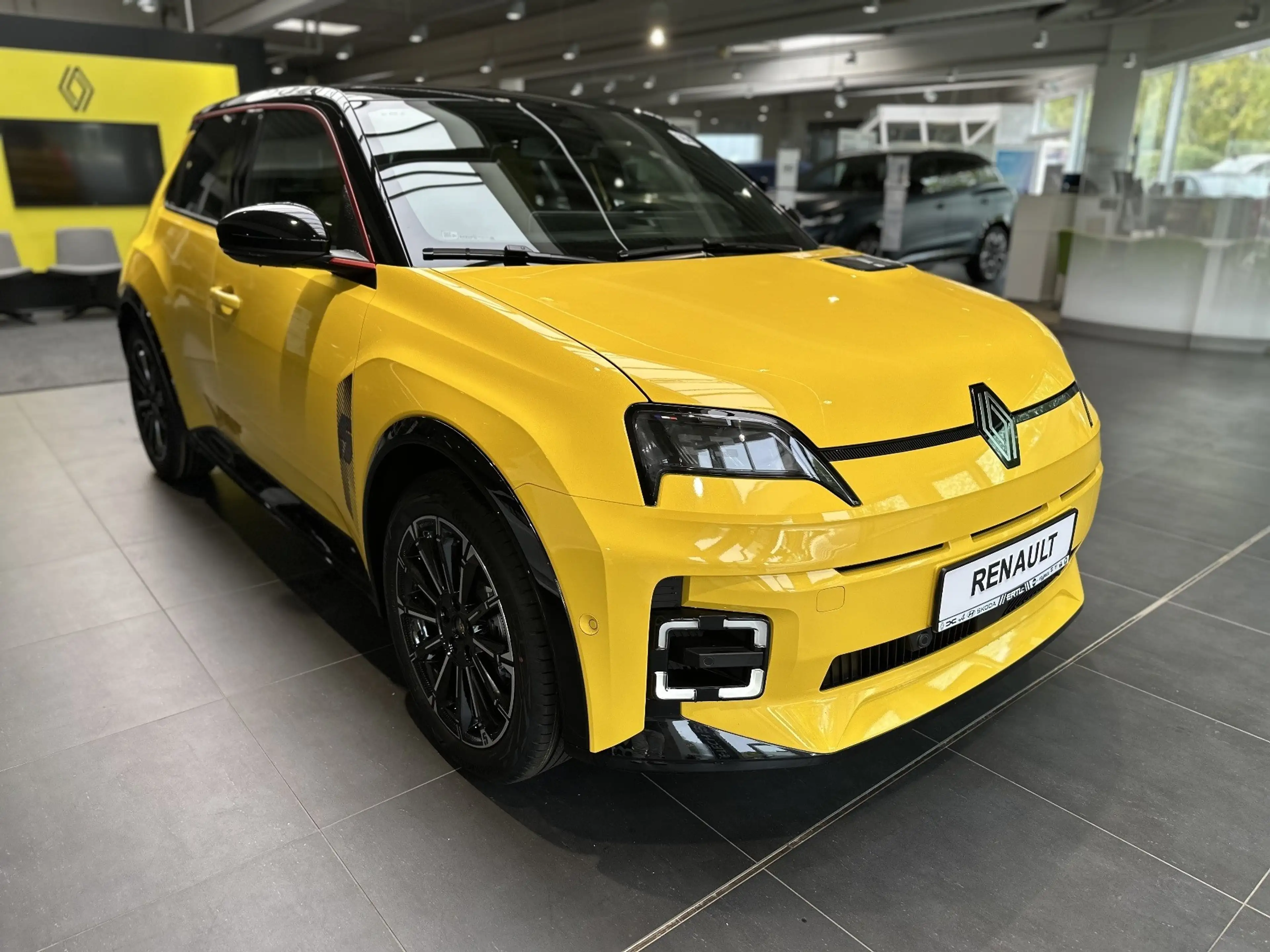 Renault R 5 Iconic 150PS Comfort Range E-Tech — photo 5