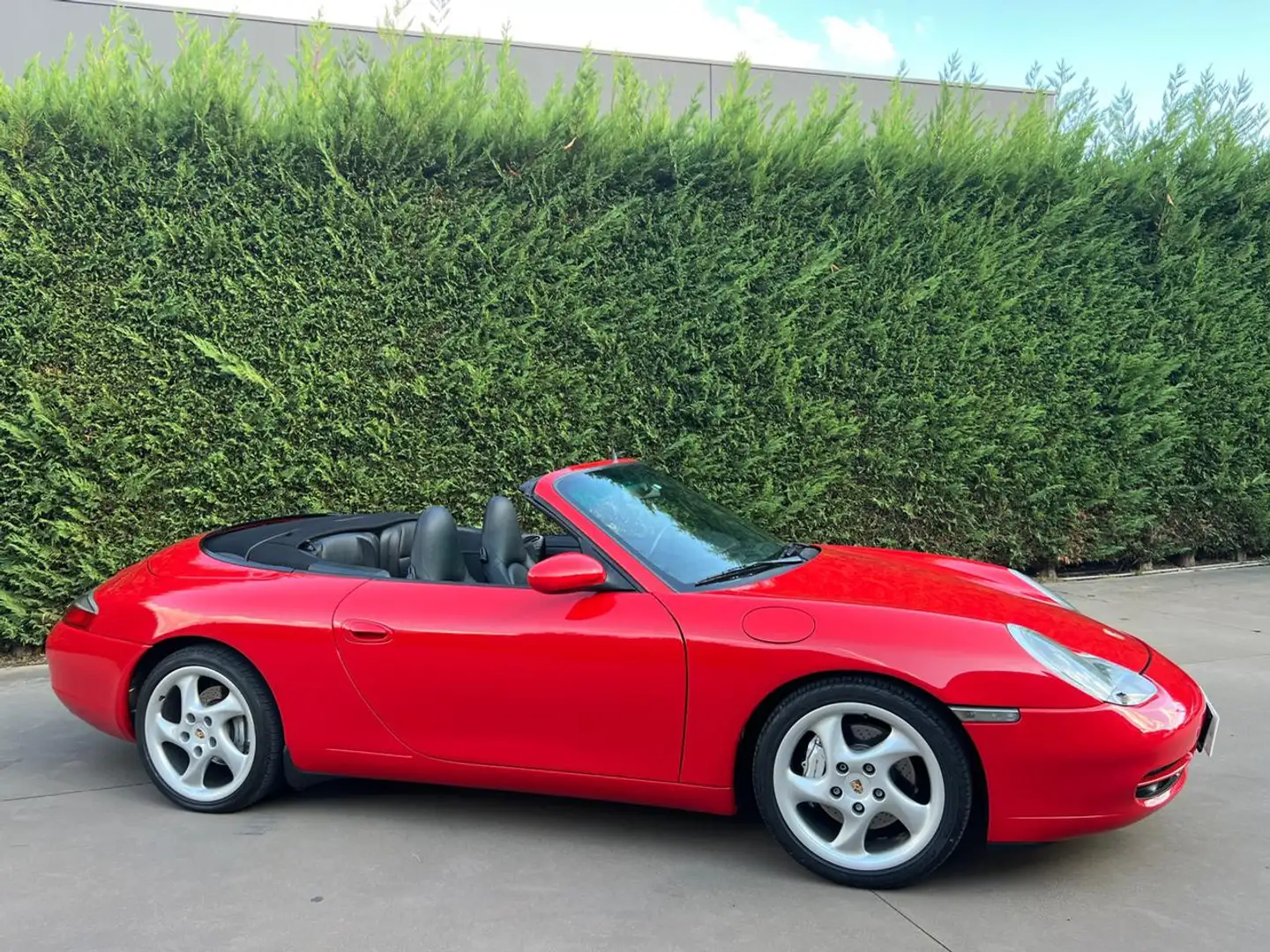 Porsche 911 Carrera 4 cat Cabriolet Rot - 2
