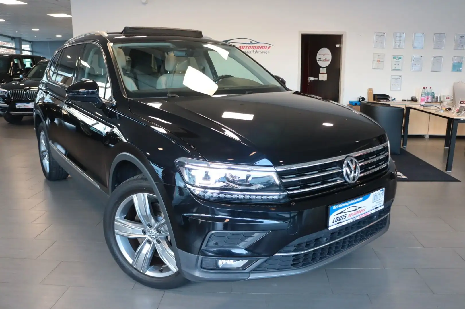 Volkswagen Tiguan Allspace 4 MOTION Leder/AHK/Panor./LED/ Schwarz - 2