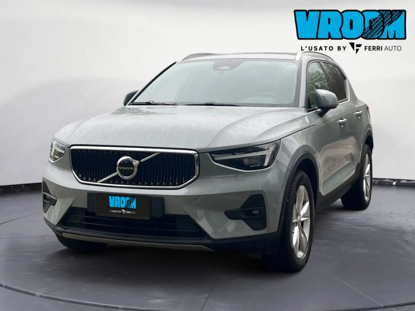Volvo XC40 B3 automatico Core Gris - 1