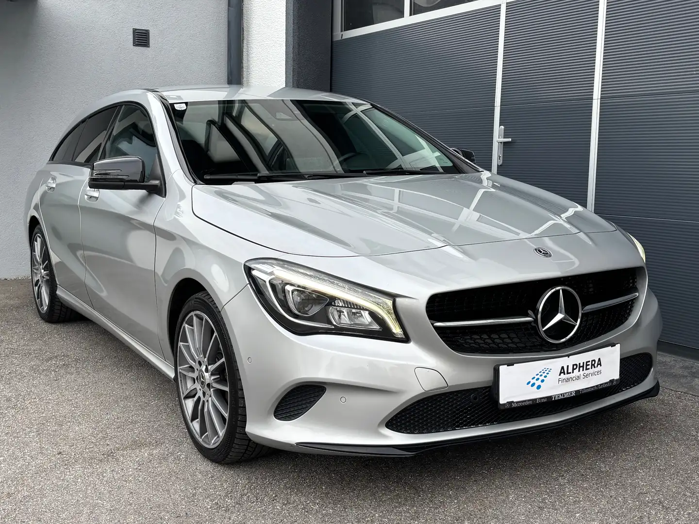 Mercedes-Benz CLA 220 d 4Matic *AMG FELGEN*LED*SPORTSITZE*NAVI* Grau - 1