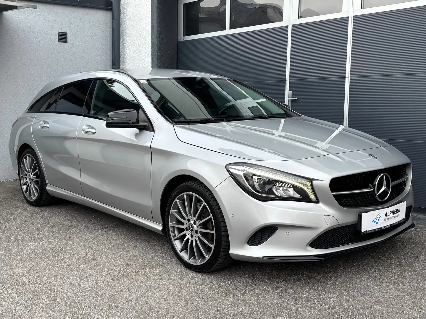 Mercedes-Benz CLA 220 d 4Matic *AMG FELGEN*LED*SPORTSITZE*NAVI* Grau - 2