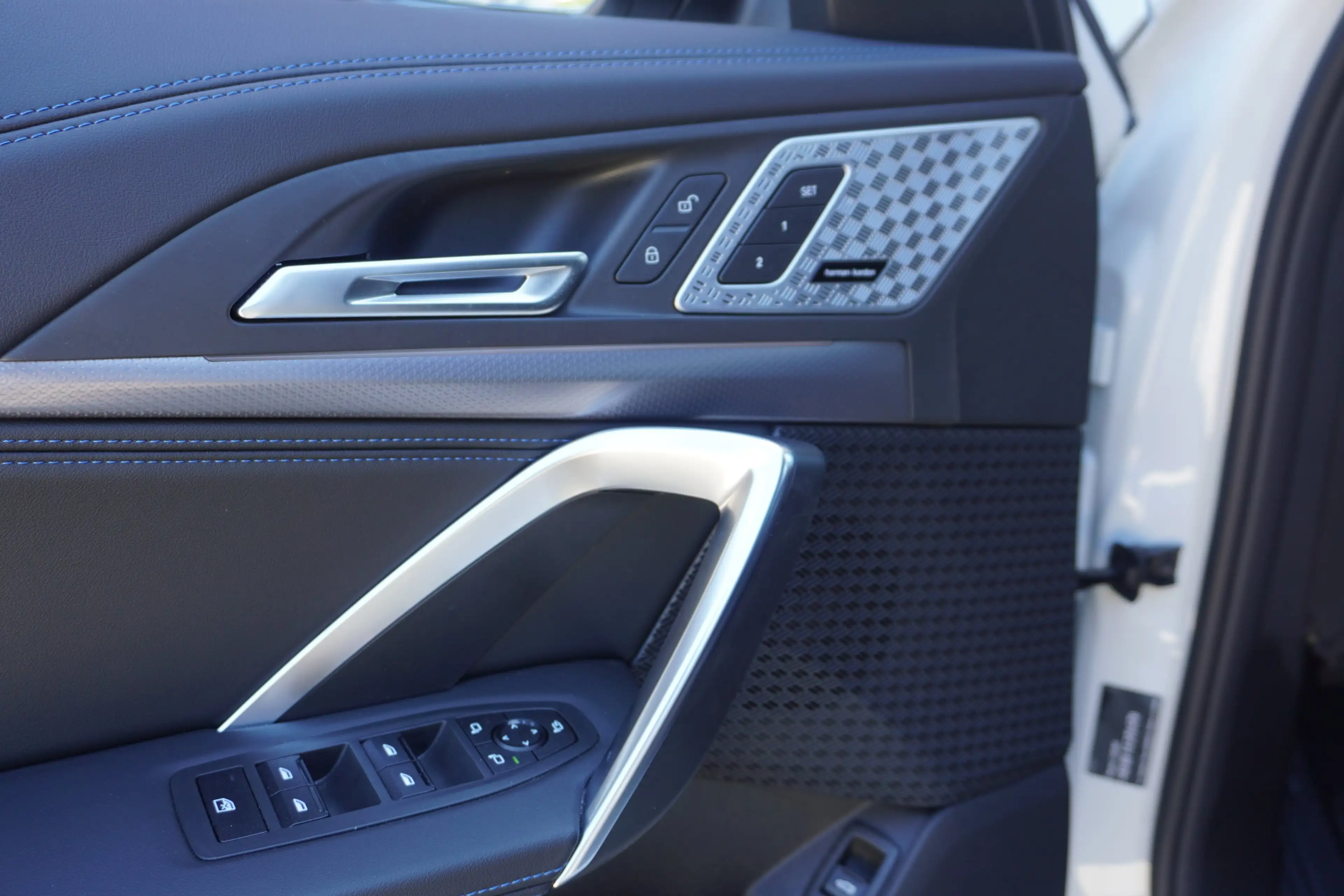 BMW iX1 xDrive30 M Sport Head-Up 360Kamera AHK eSitze Mass — photo 12