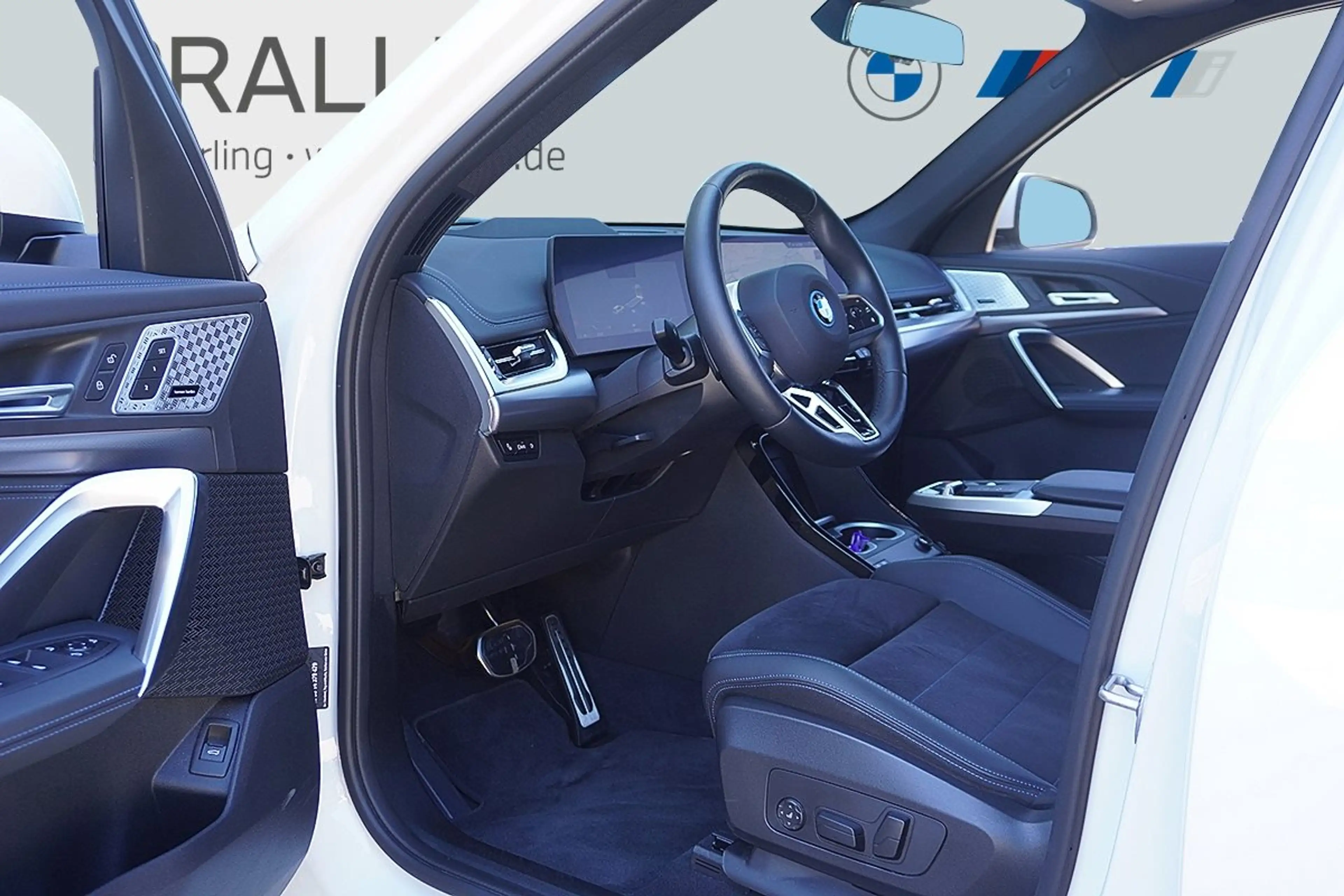 BMW iX1 xDrive30 M Sport Head-Up 360Kamera AHK eSitze Mass — photo 2