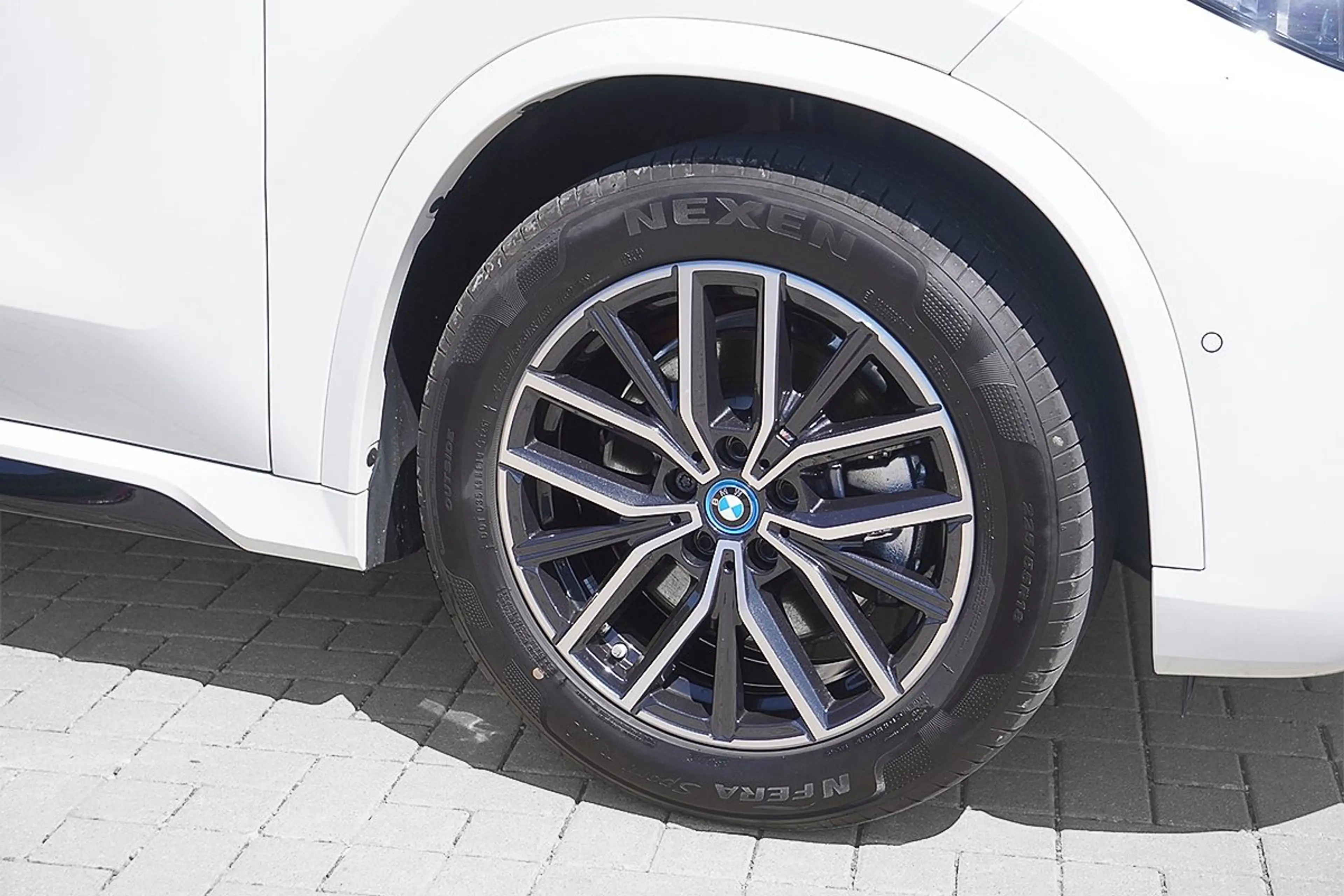 BMW iX1 xDrive30 M Sport Head-Up 360Kamera AHK eSitze Mass — photo 3