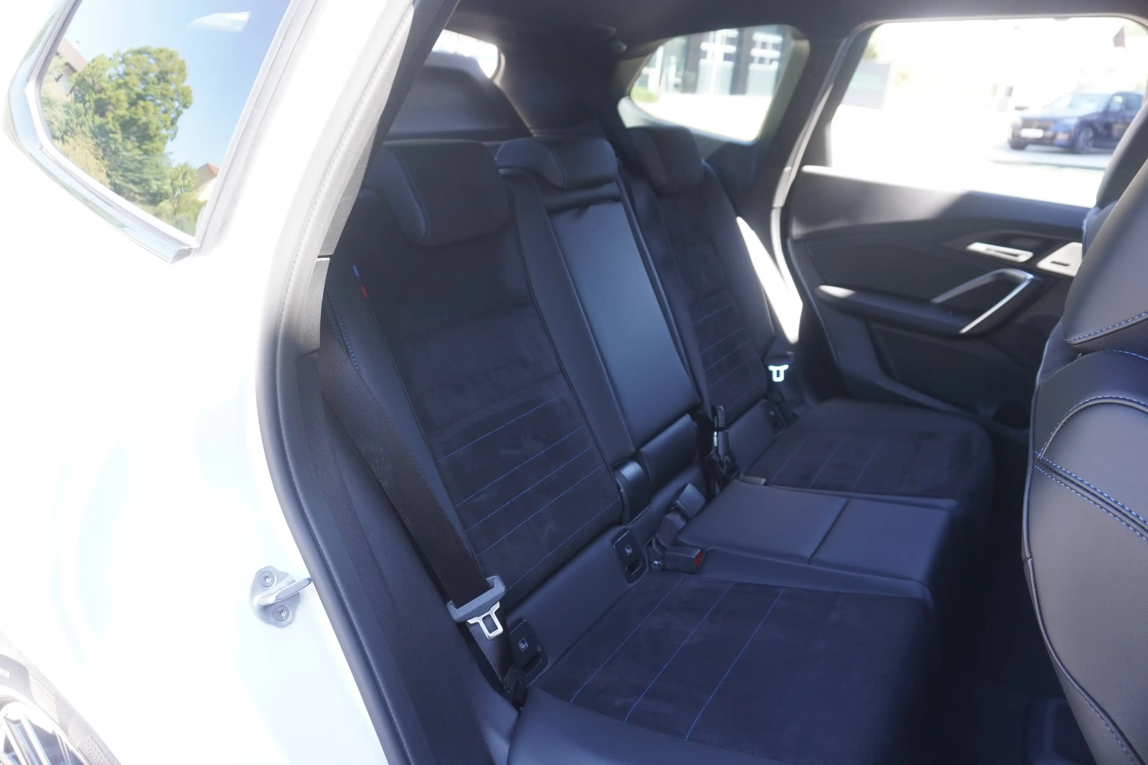 BMW iX1 xDrive30 M Sport Head-Up 360Kamera AHK eSitze Mass — photo 15