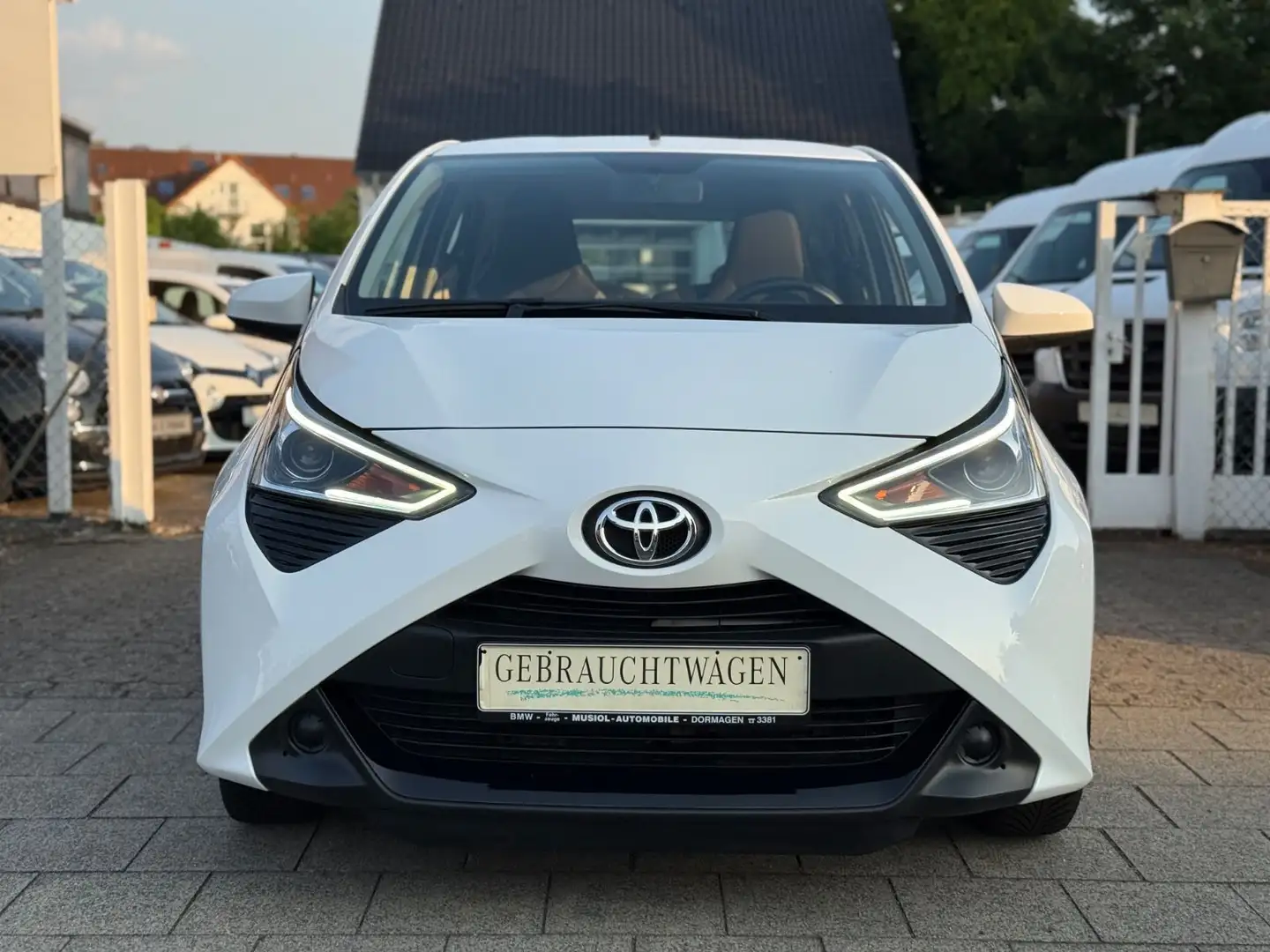 Toyota AYGO x-play *Kamera*Apple*Android*Sitzhz.*Klima* Weiß - 2