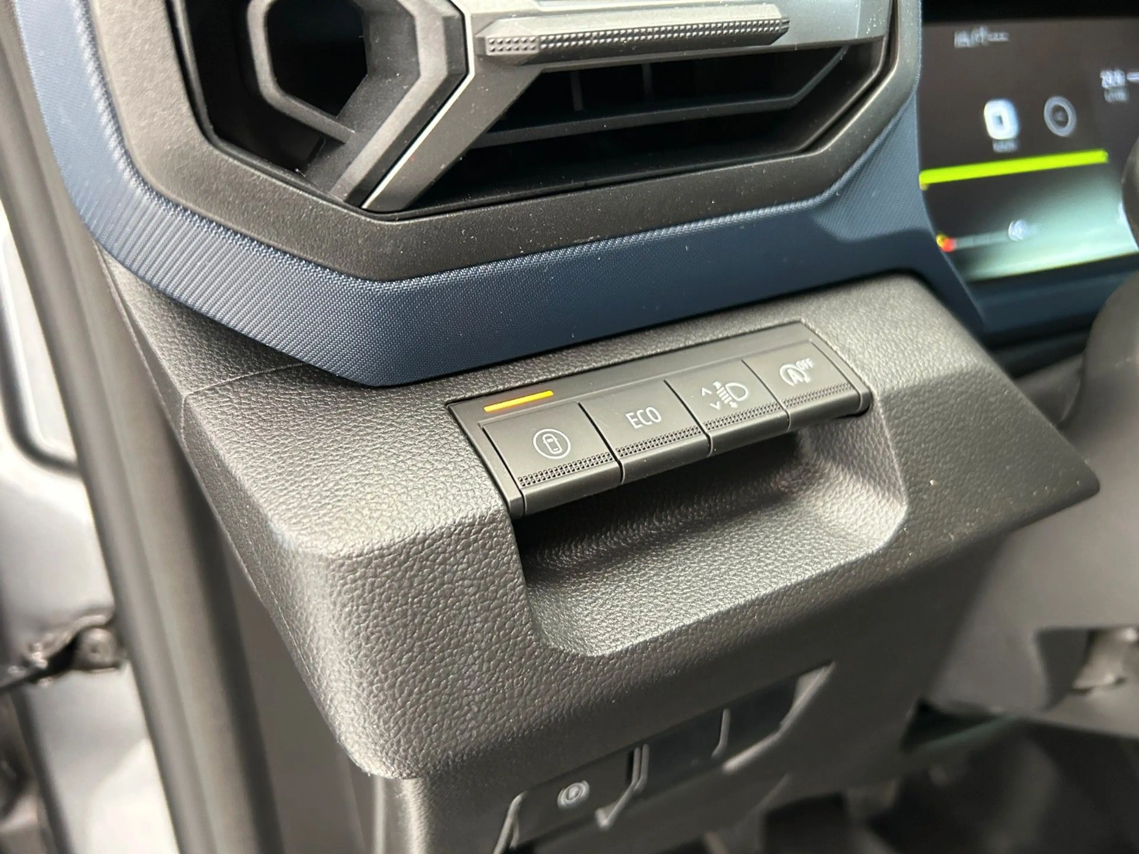 Dacia Duster Journey hybrid-G 150 4x4 City+Winterpaket — photo 11