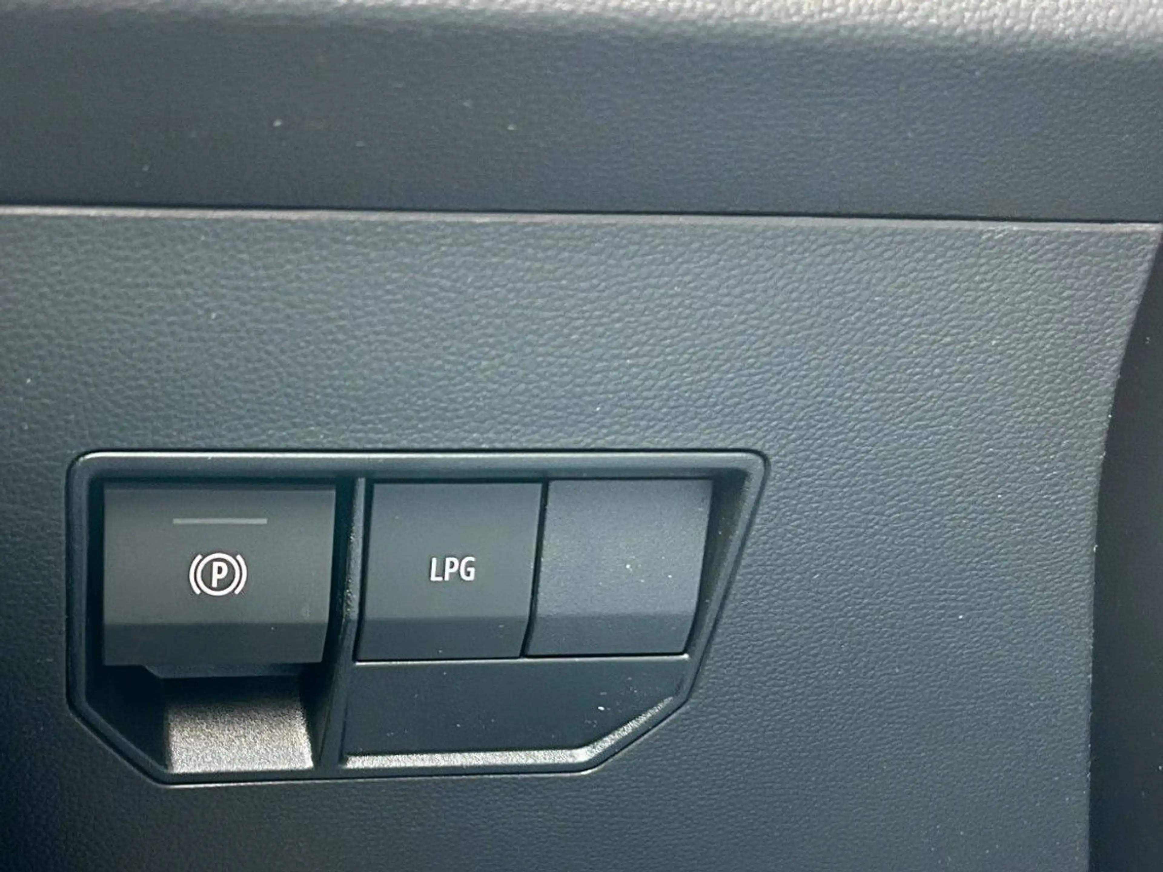 Dacia Duster Journey hybrid-G 150 4x4 City+Winterpaket — photo 12