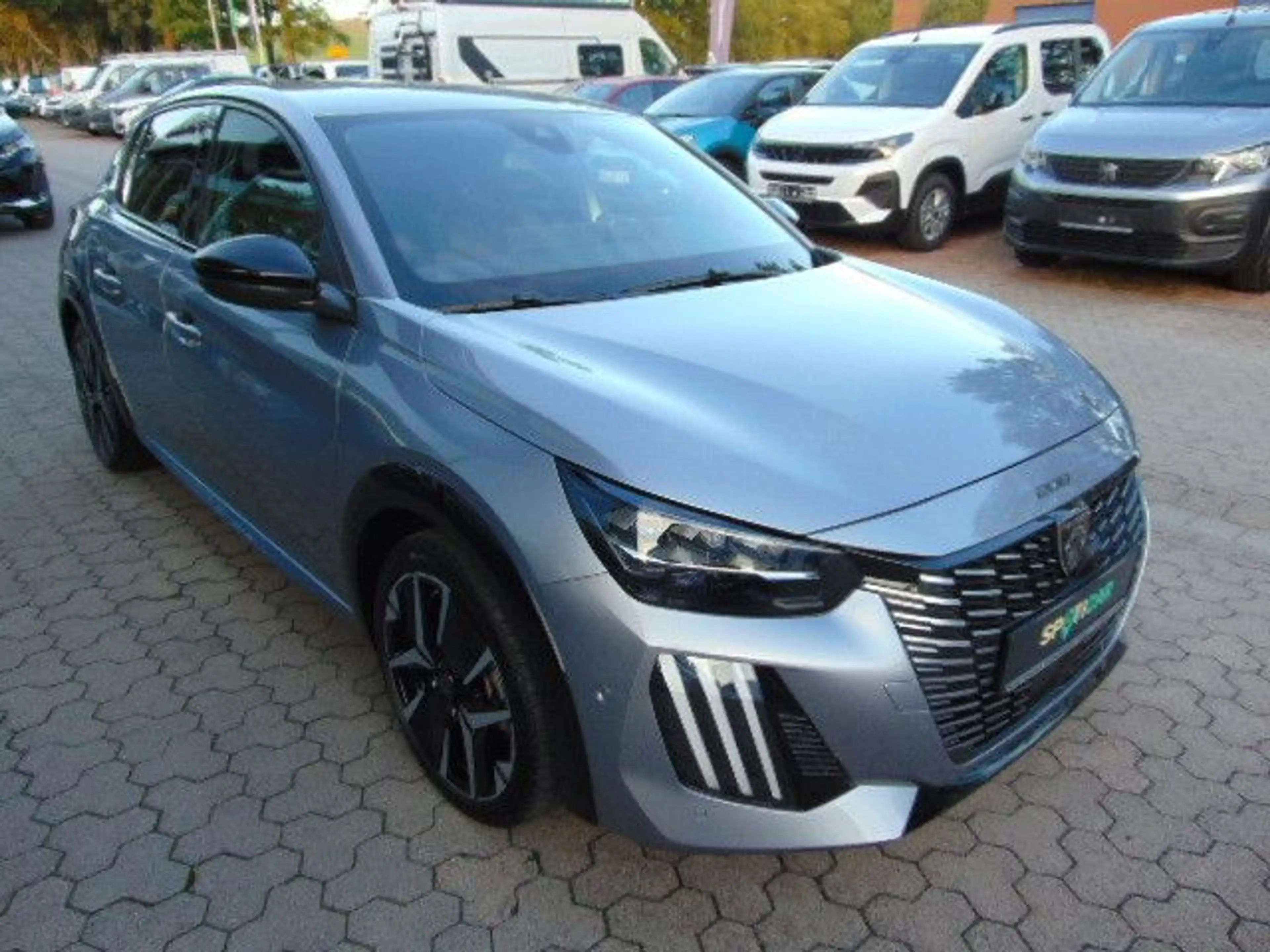Peugeot 208 Hybrid 136 GT — photo 2