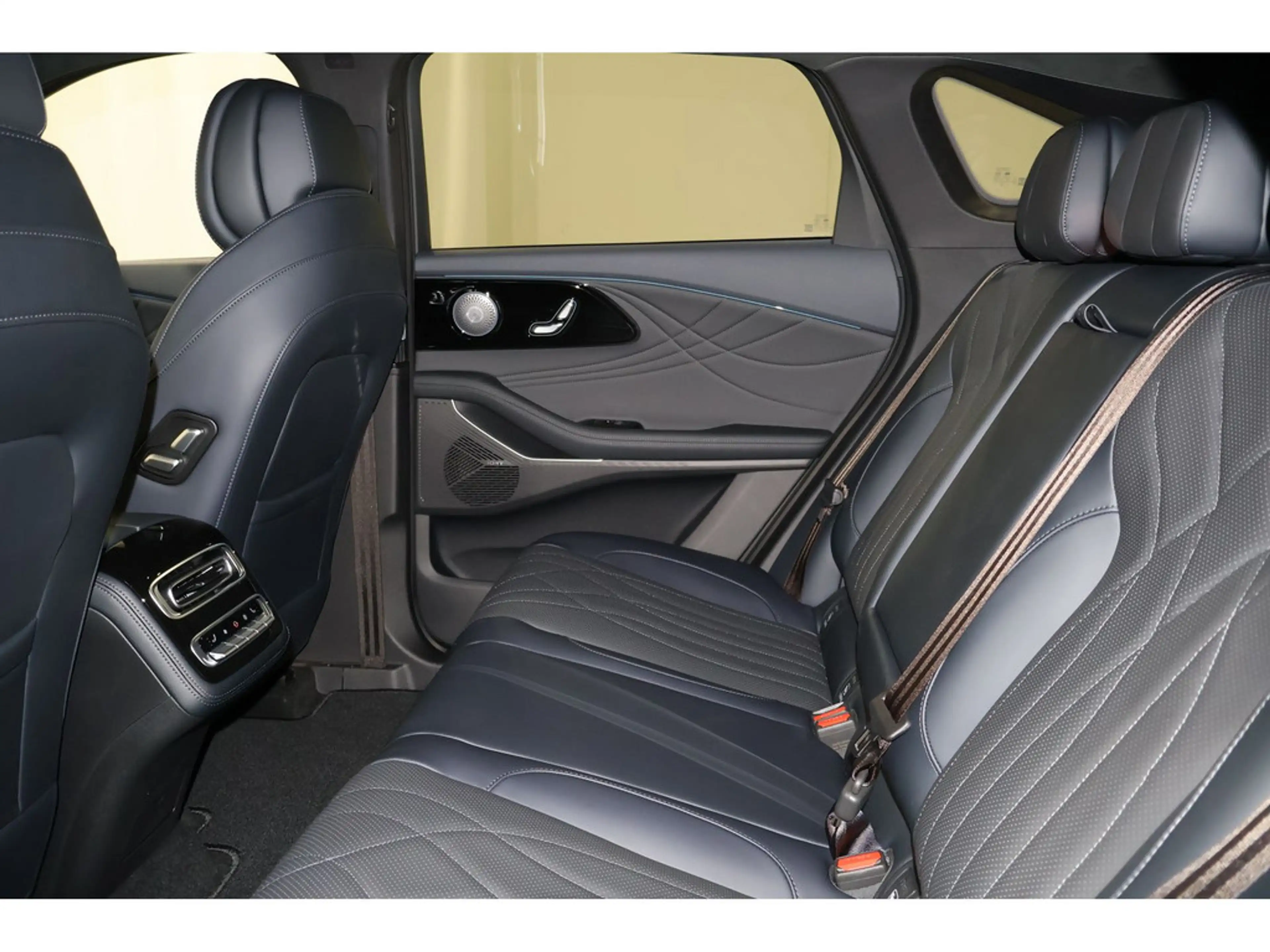 Omoda 9 PHEV Exclusive — photo 13