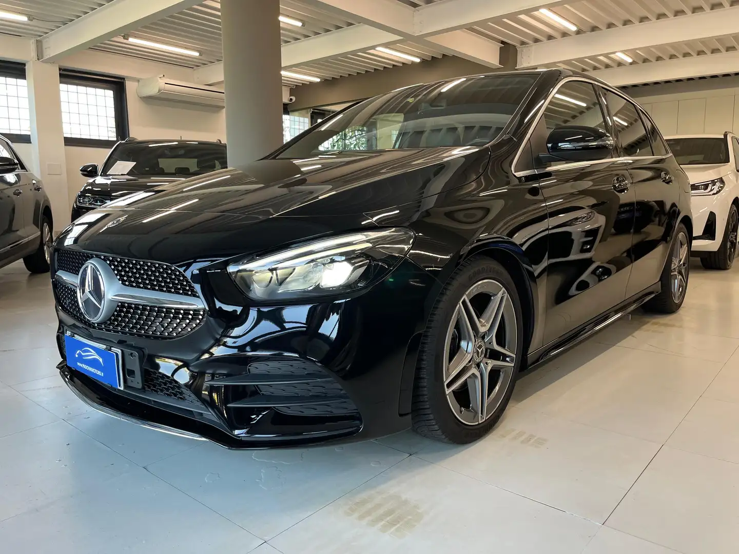 Mercedes-Benz B 200 d 150cv automatica Premium AMG Negro - 2